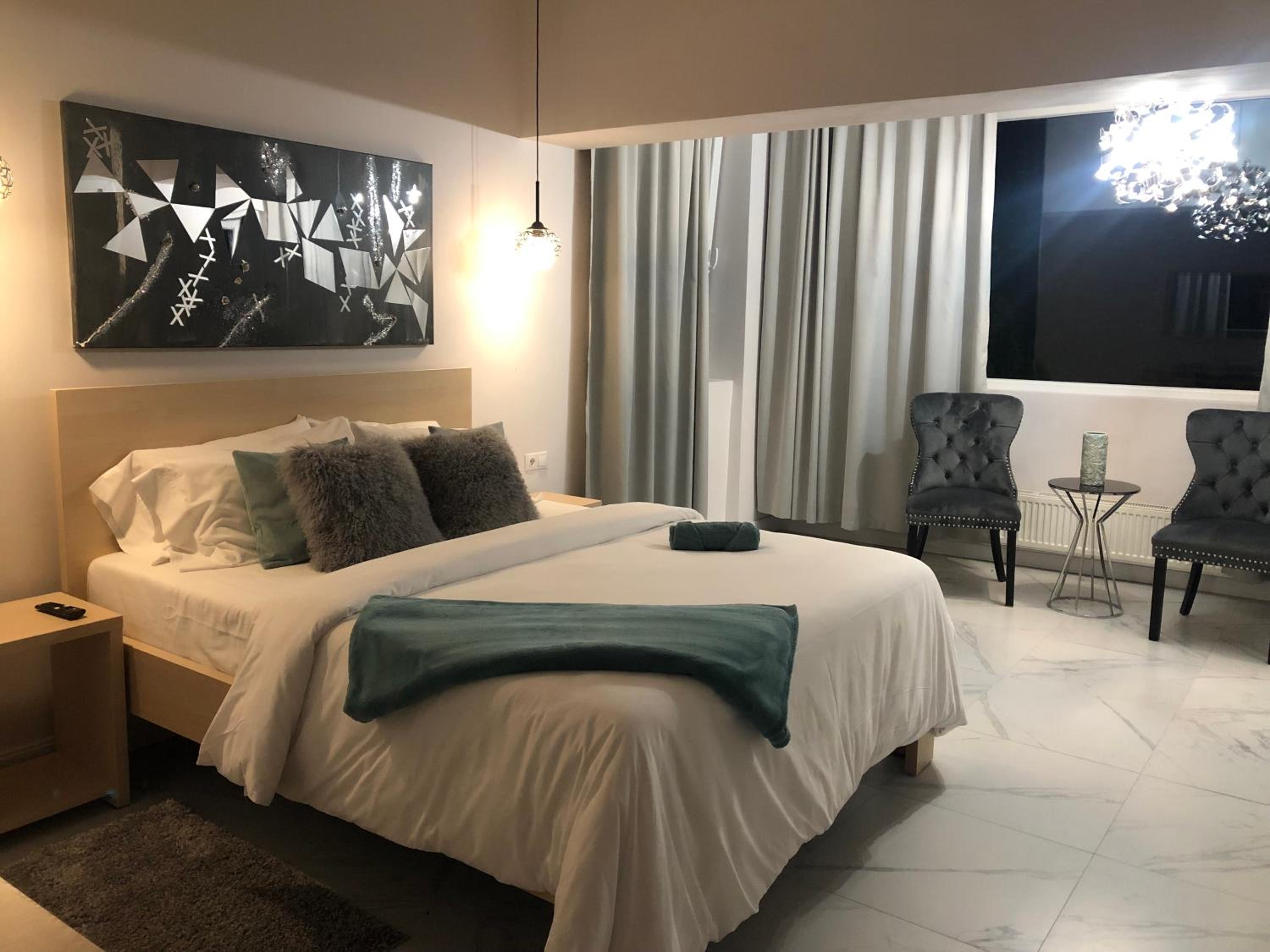 Deluxe King Room photo 1