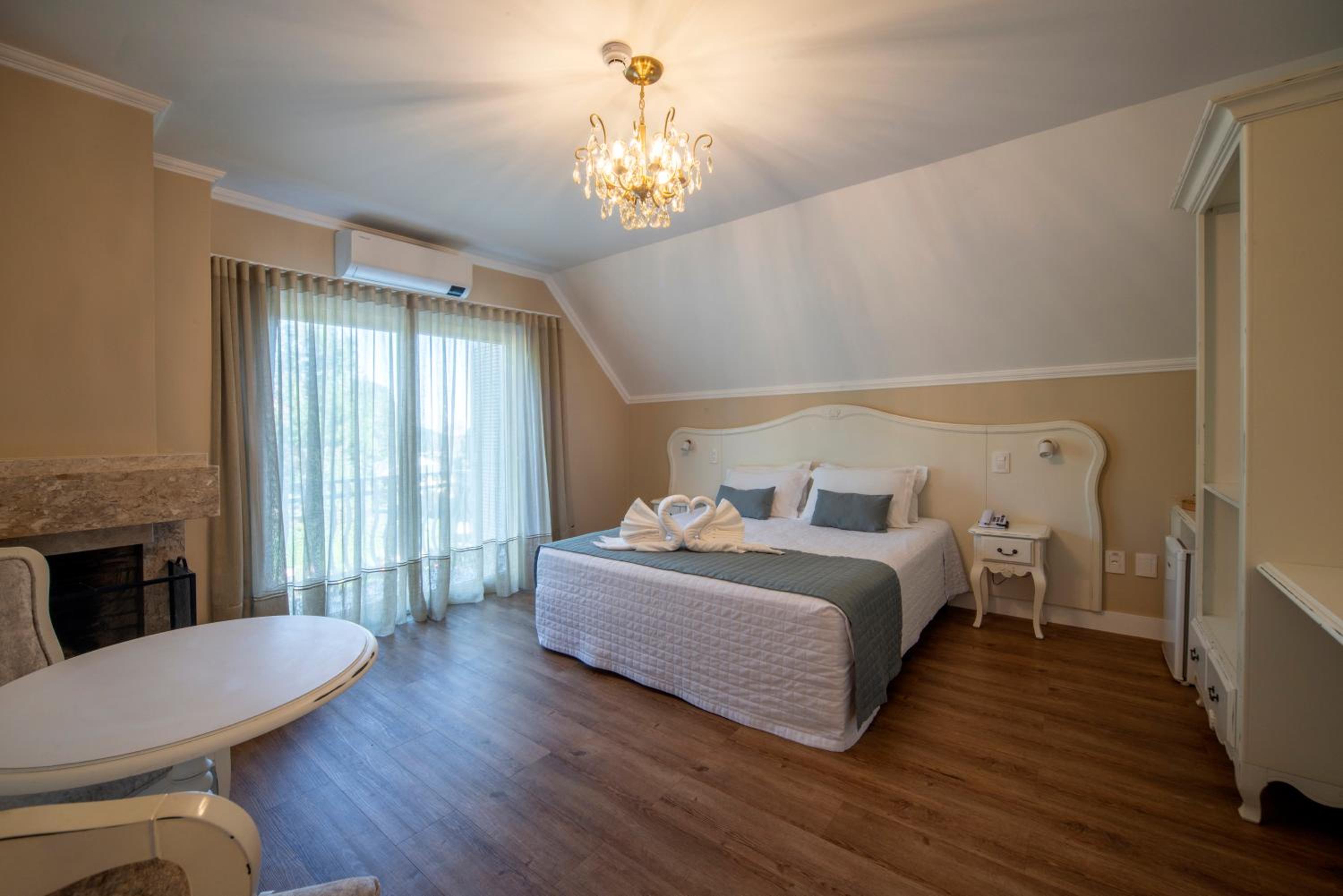 Master Suite with Spa Bath
