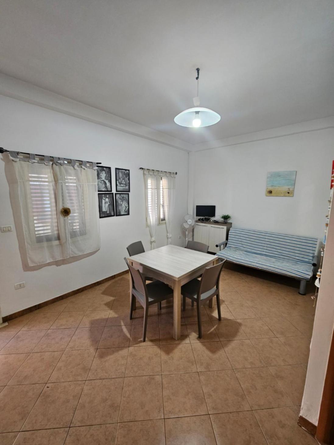 One-Bedroom House - Photo 11