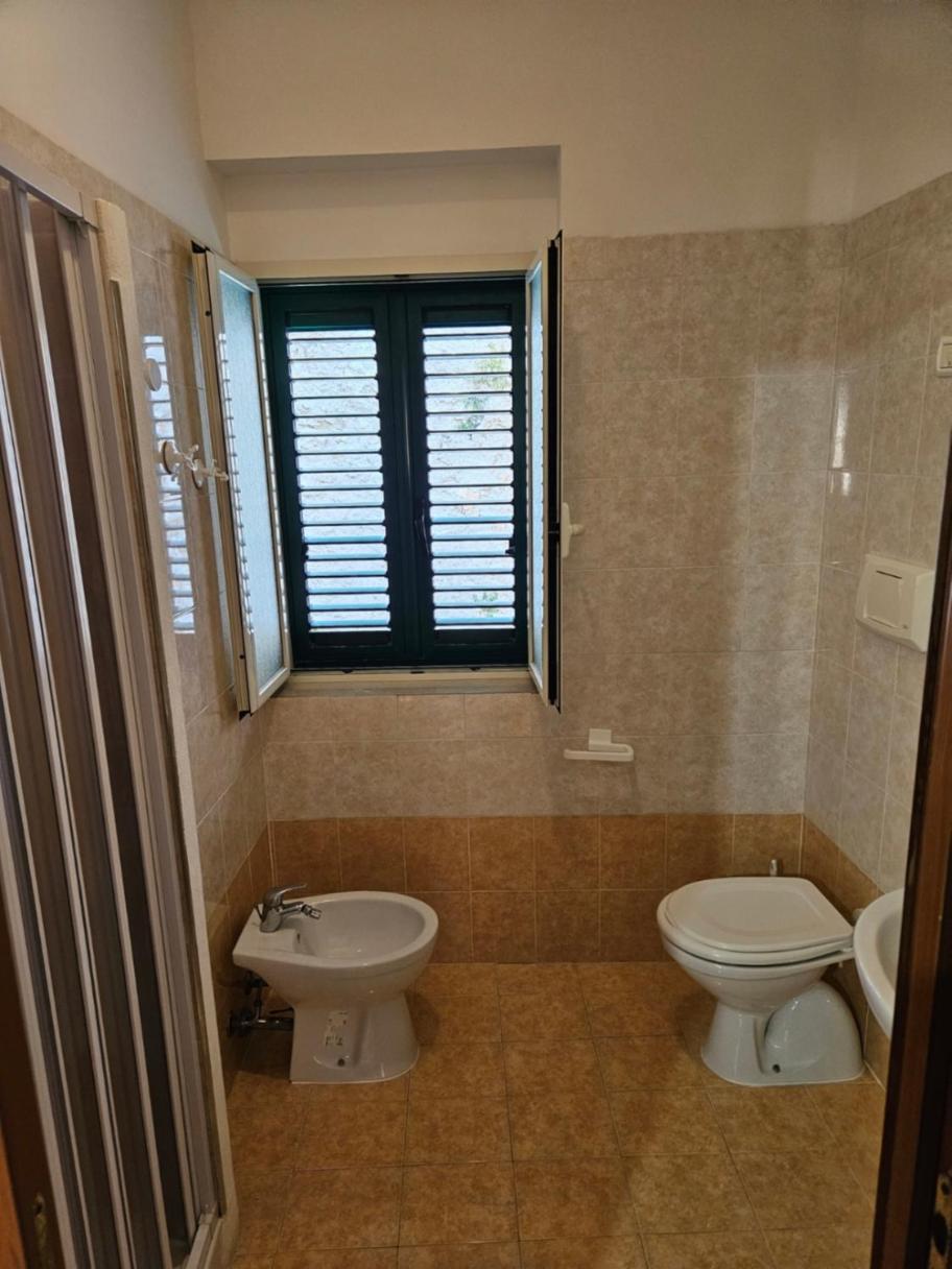 One-Bedroom House - Photo 12