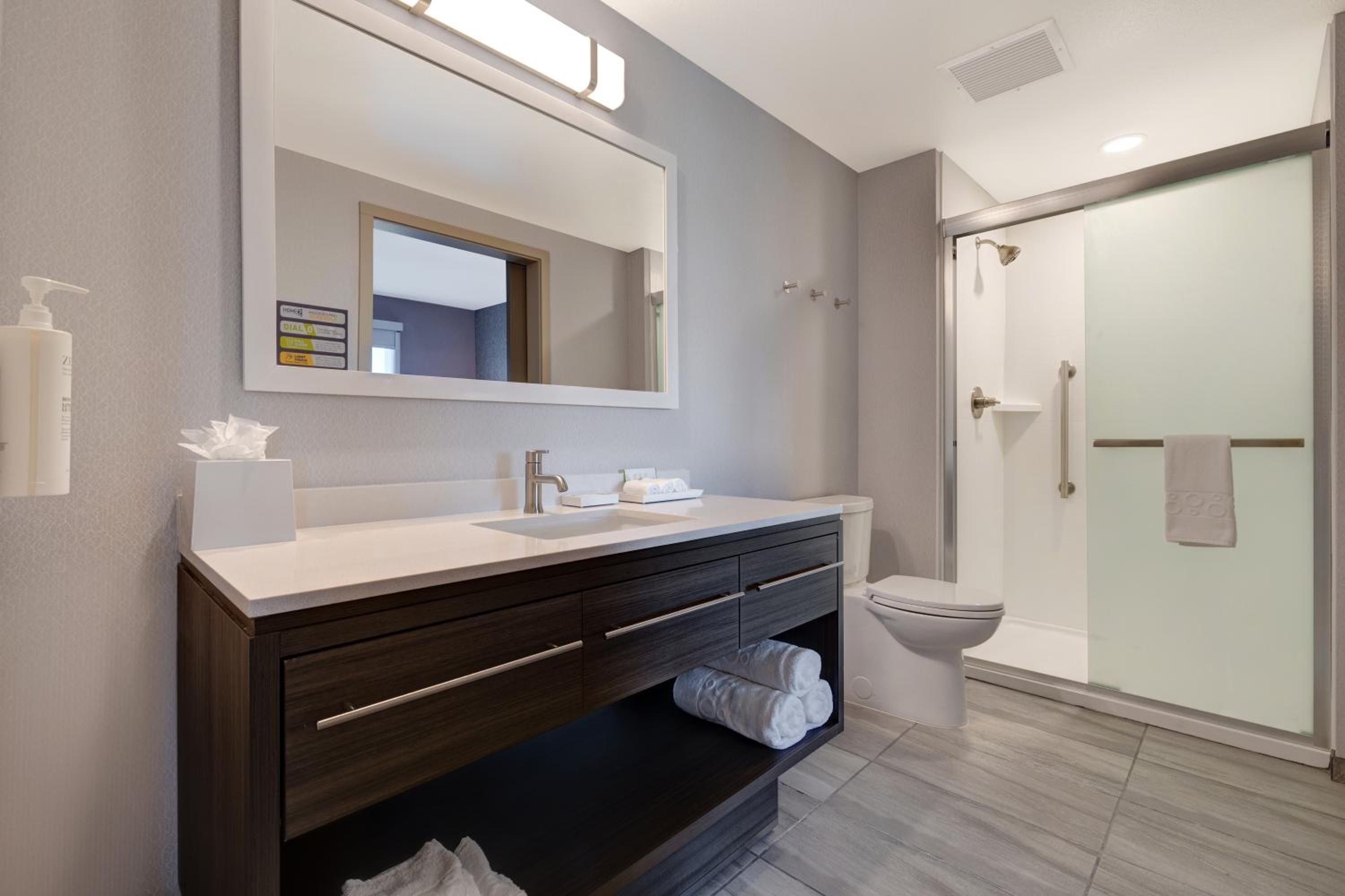 King Suite with Mountain View - Hearing Accessible - Photo 6