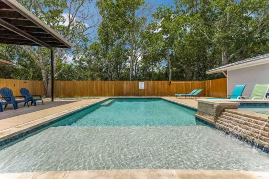 Five-Bedroom House - Photo 6