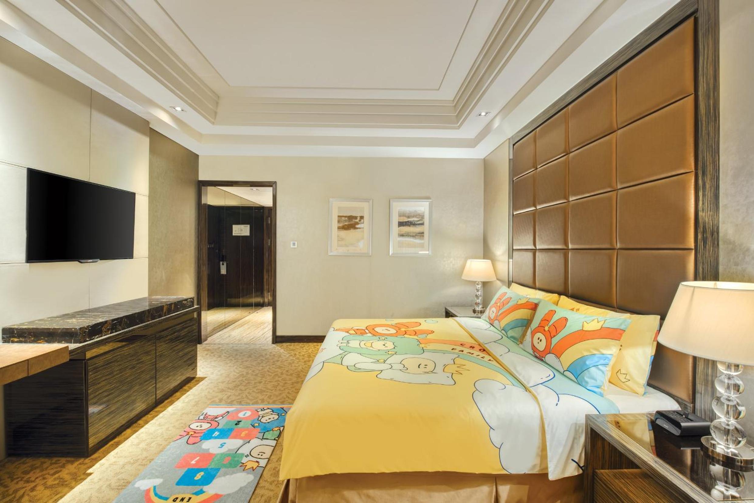 Junior King Suite with Lounge Access - Photo 4