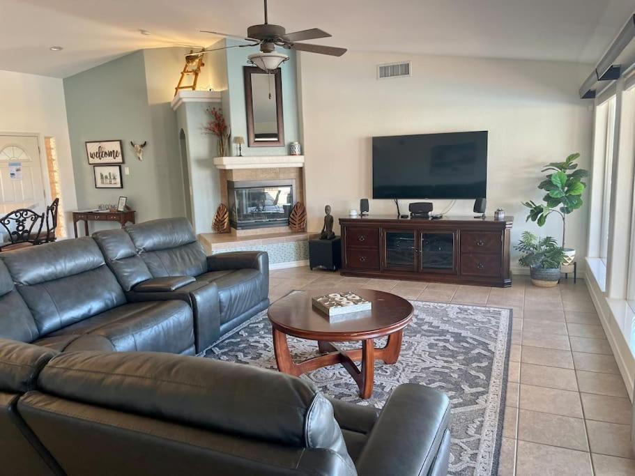 Six-Bedroom House photo 1
