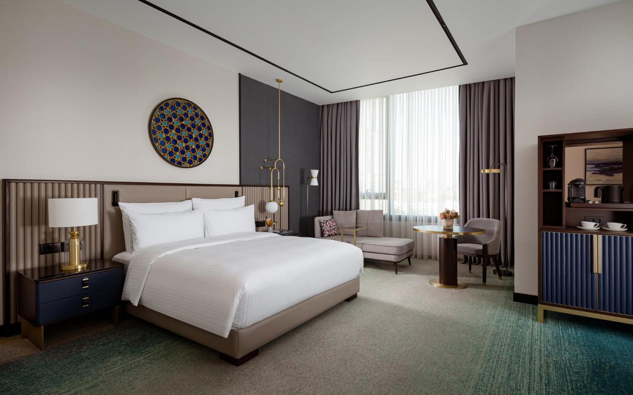 Premium King Room - Club Lounge Access - Photo 4
