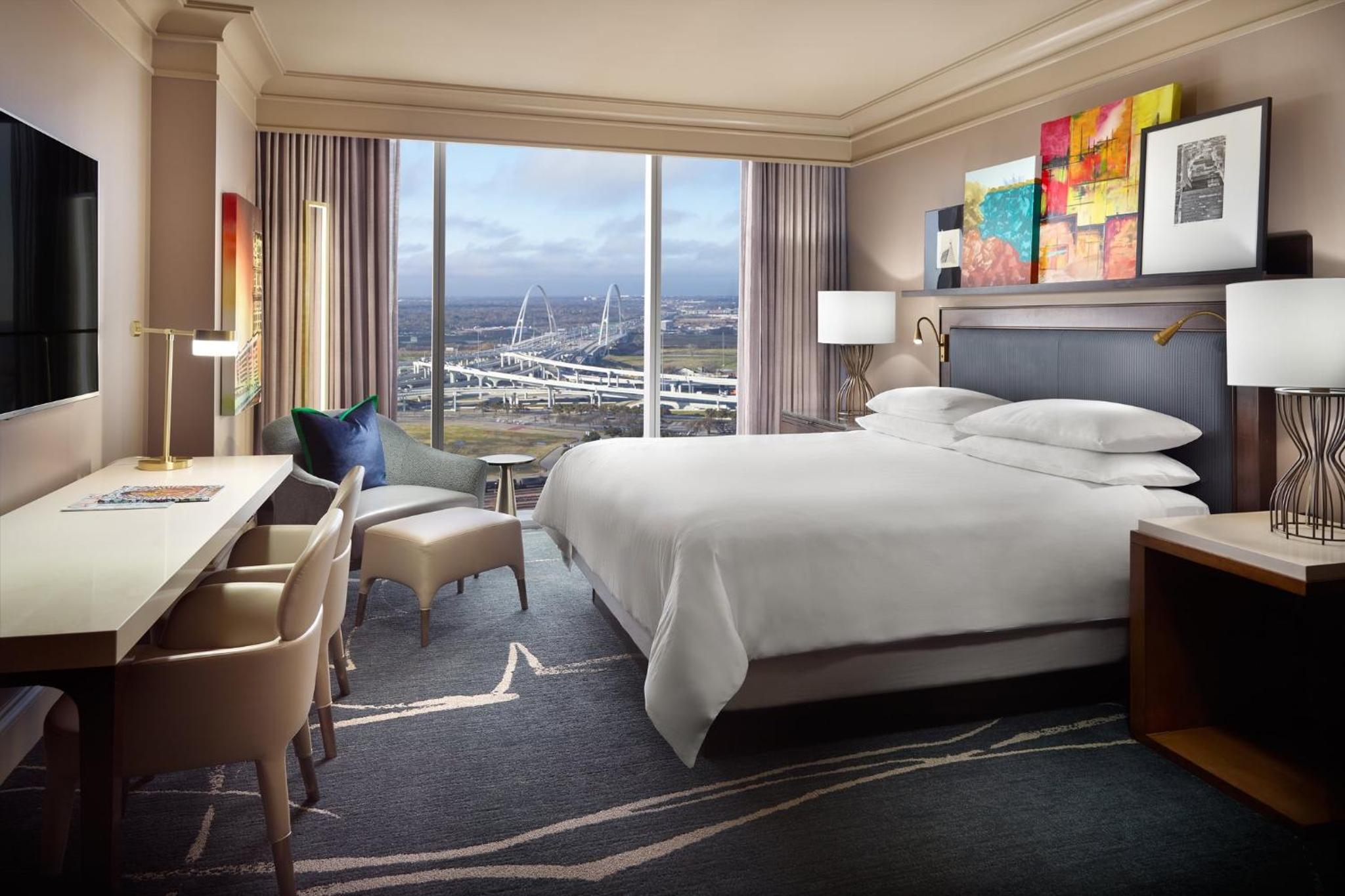 Deluxe King Room - Photo 4