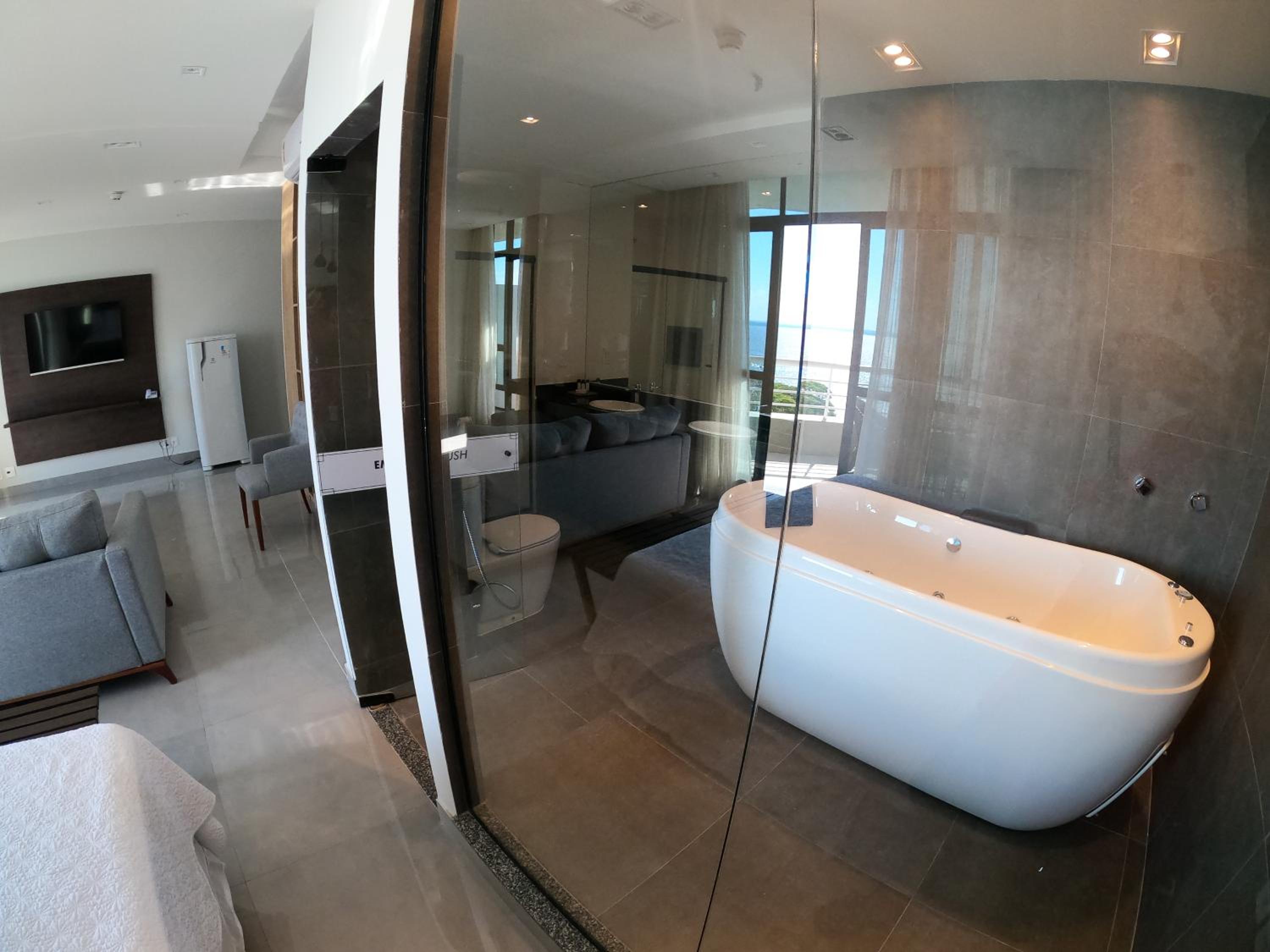 Deluxe Suite with Spa Bath photo 3
