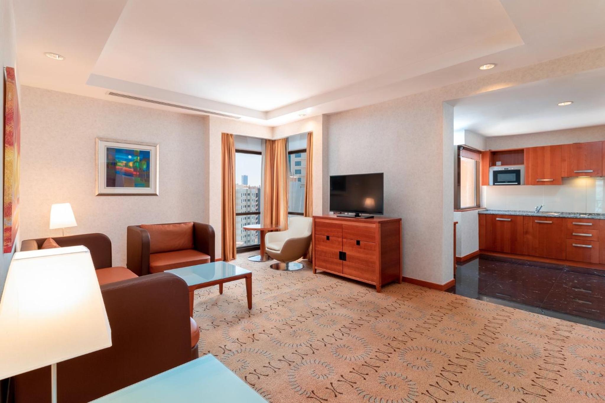 One-Bedroom King Suite With Sea View