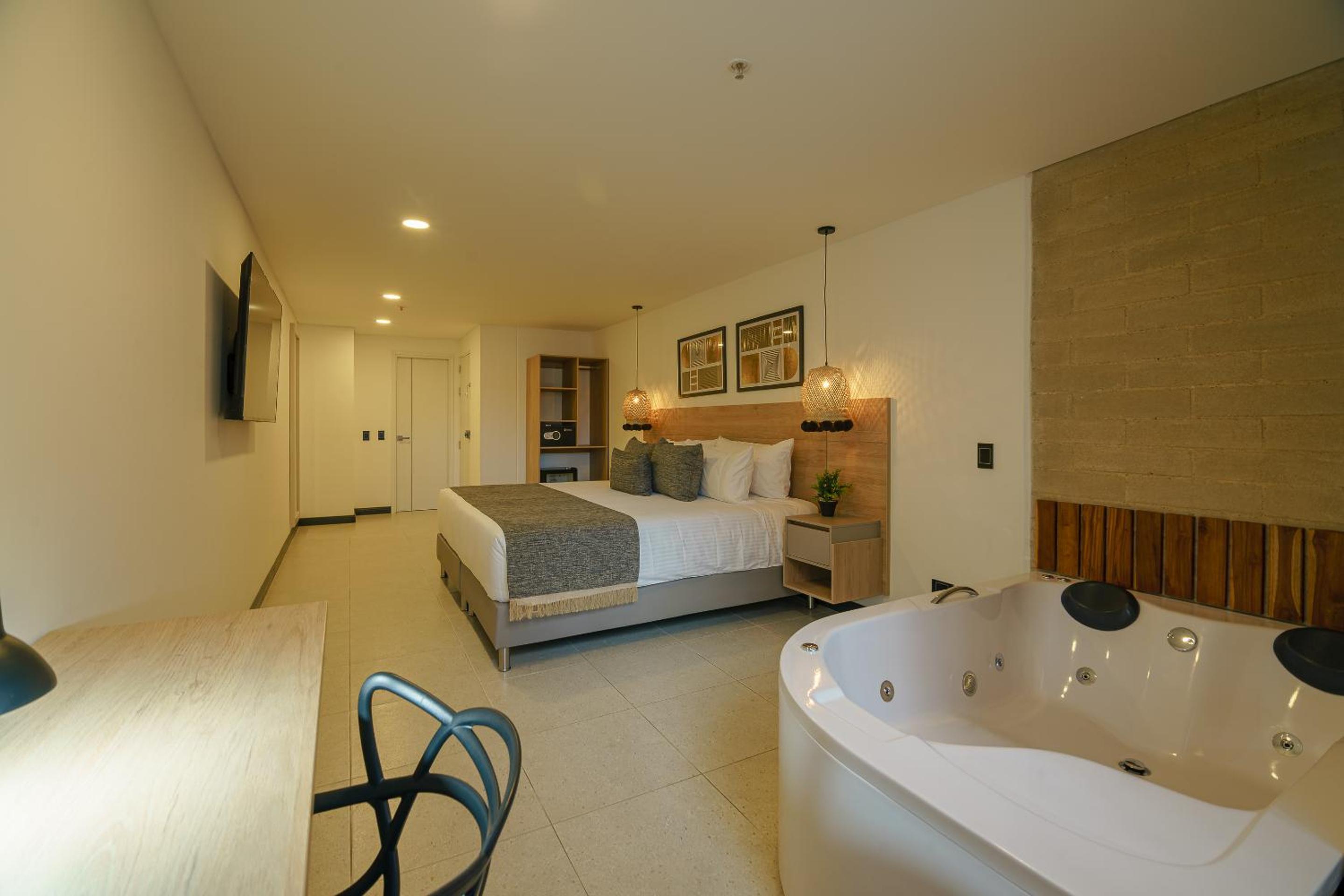 Queen Room with Spa Bath