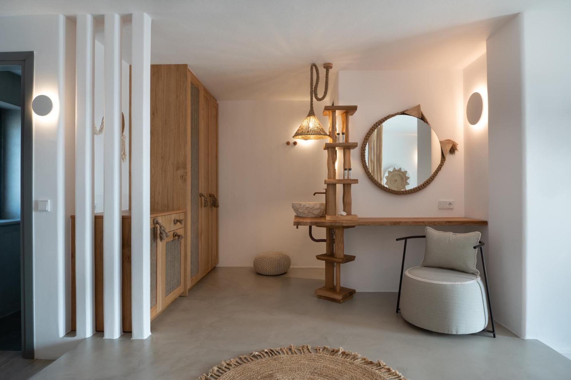 Suite with Private Pool - Photo 15