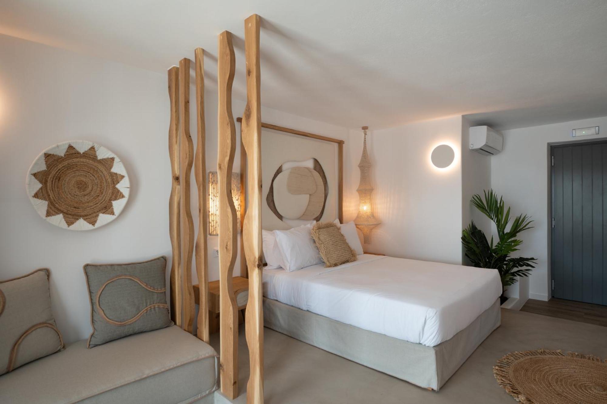 Suite with Private Pool - Photo 13