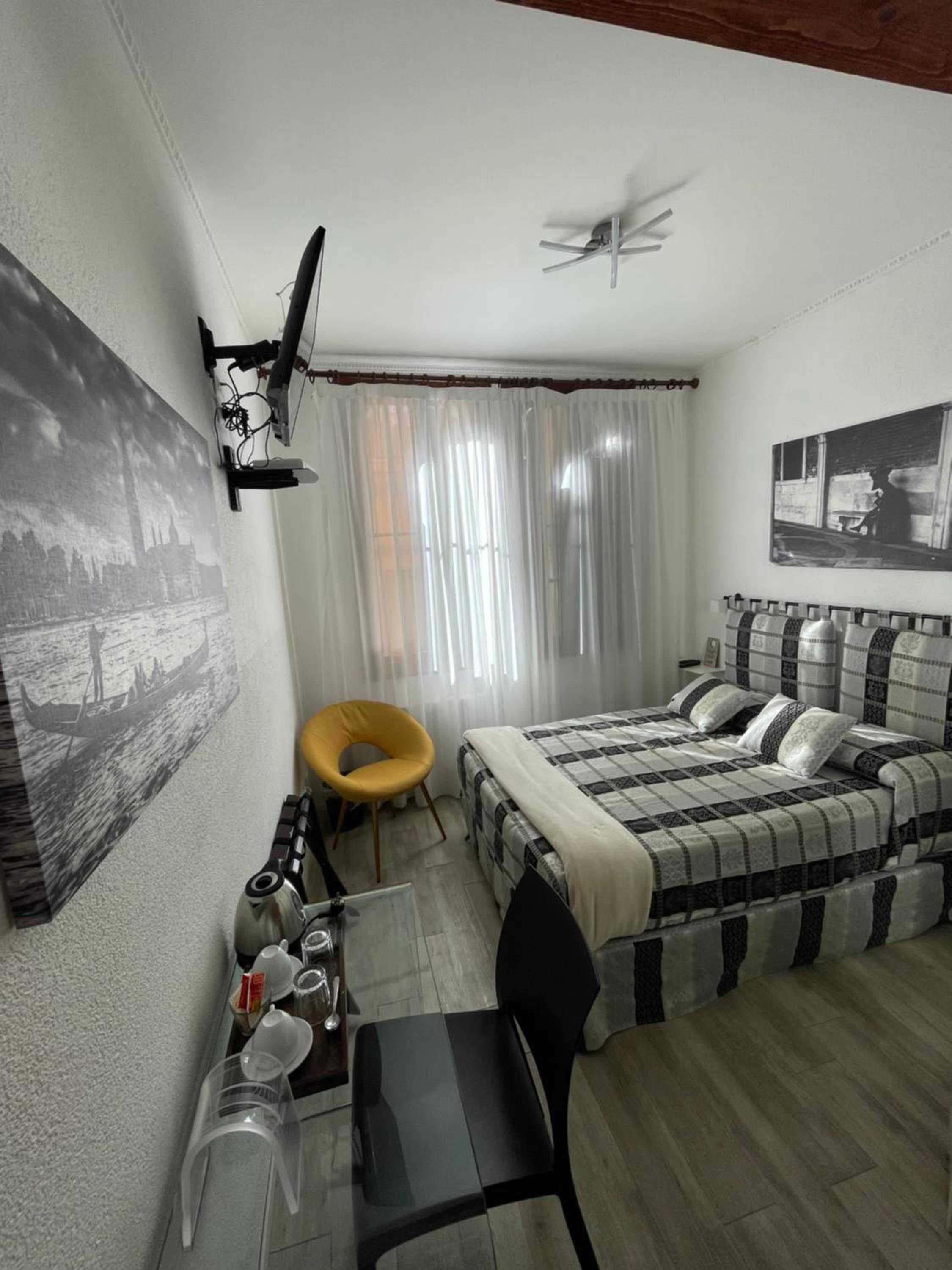 Double or Twin Room Single Use photo 1