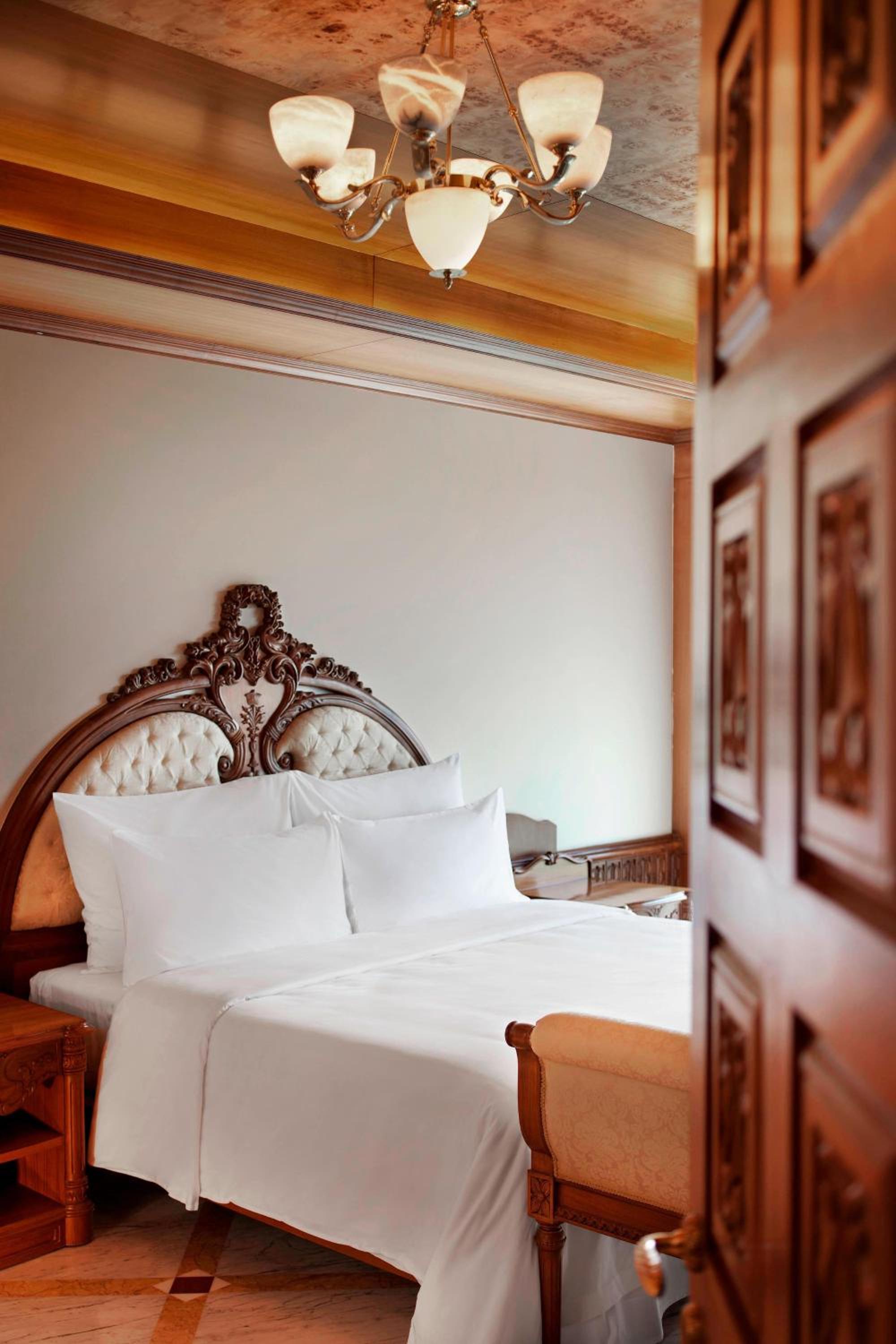 TamilNadu Suite, Club lounge access, 1 King, City view photo 2