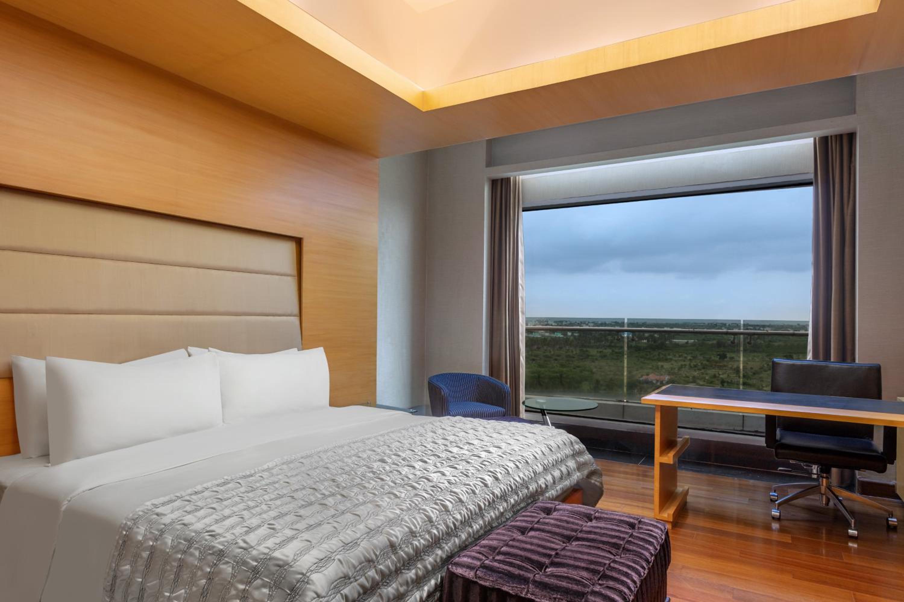 Concierge level, 2 Bedroom Presidential Suite, 2 King photo 3