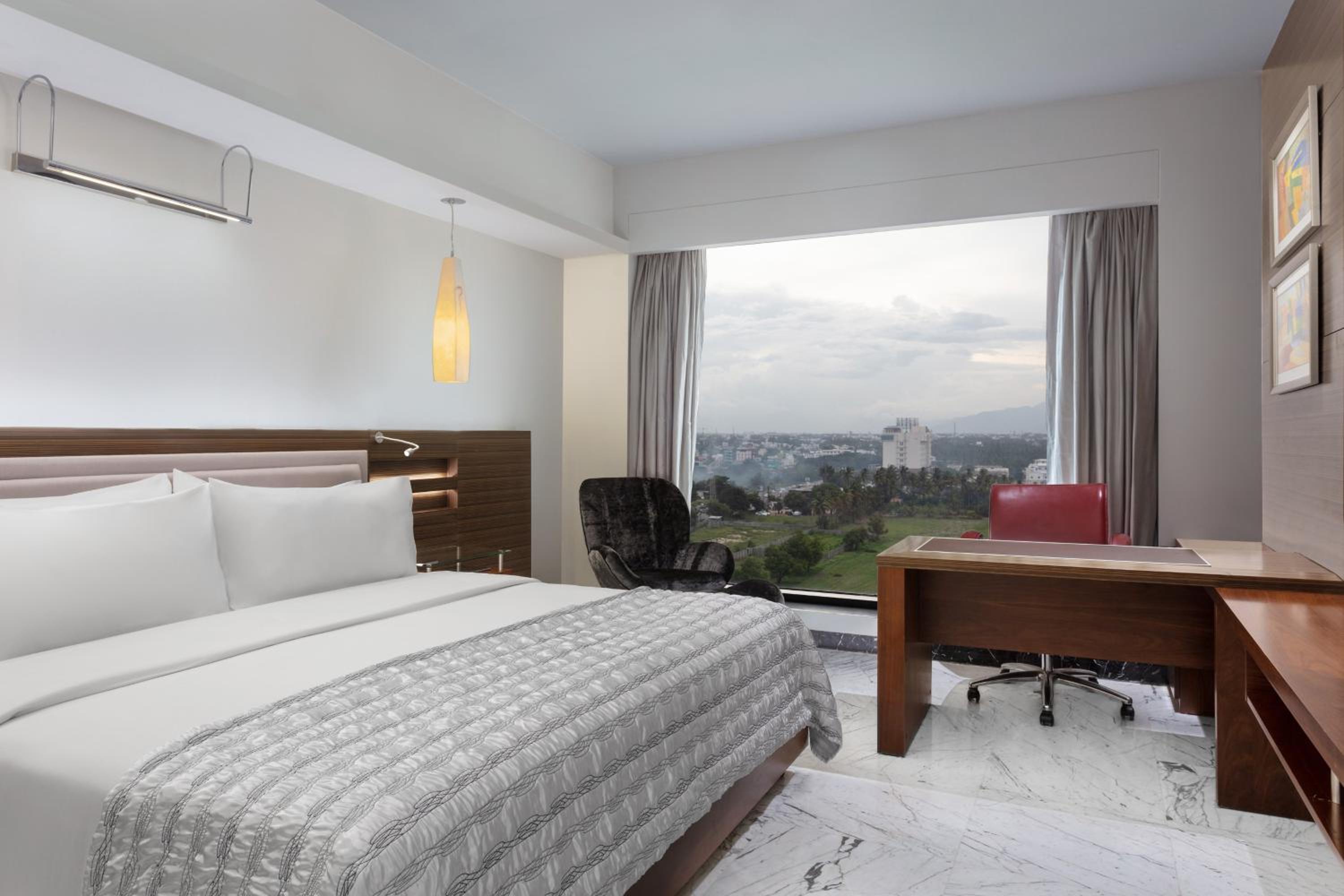 Club lounge access, 1 Bedroom Junior Suite, 1 King
