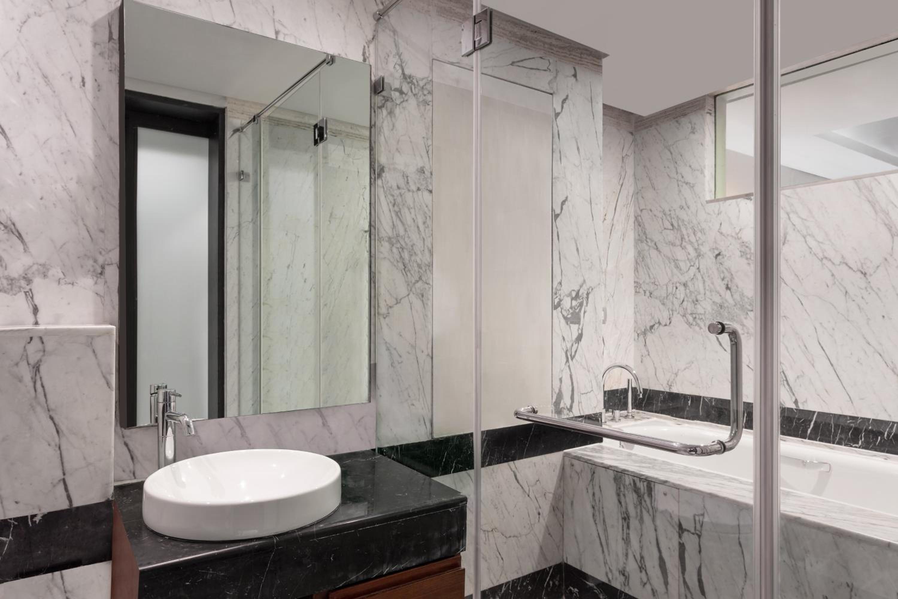 Club lounge access, 1 Bedroom Junior Suite, 1 King Club lounge access, 1 Bedroom Junior Suite, 1 King