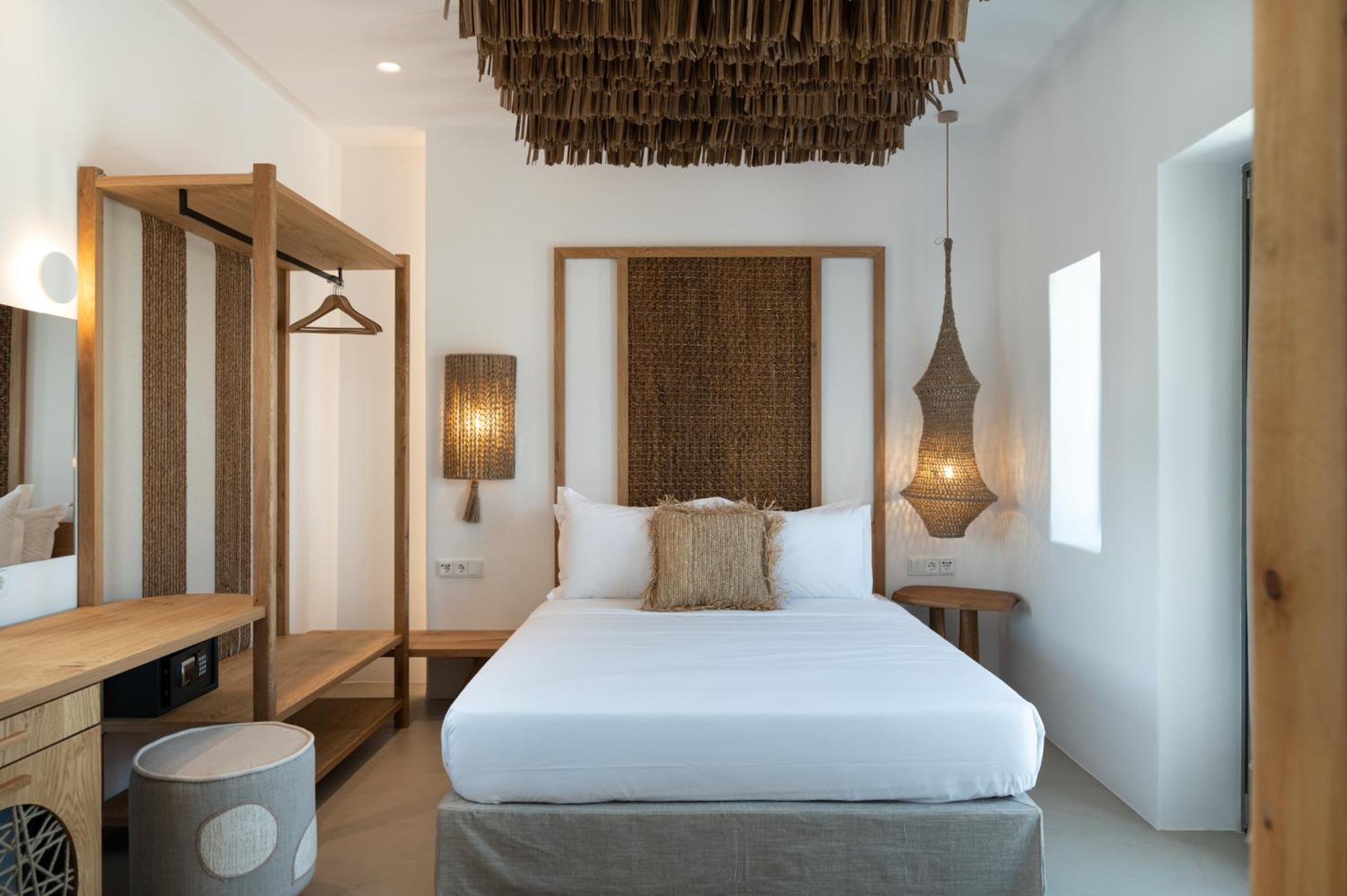 Suite with Private Pool - Photo 37