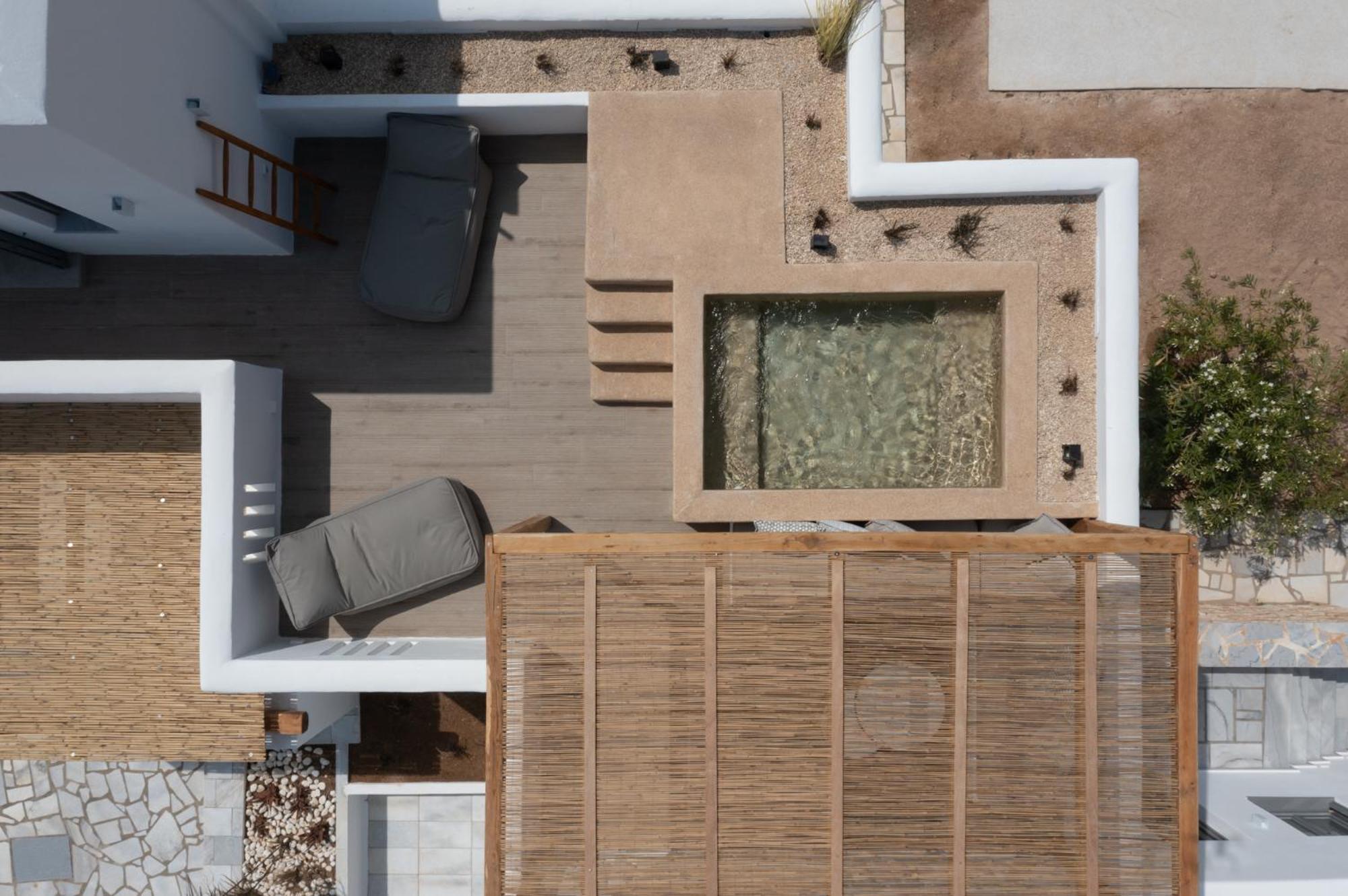 Suite with Private Pool - Photo 29