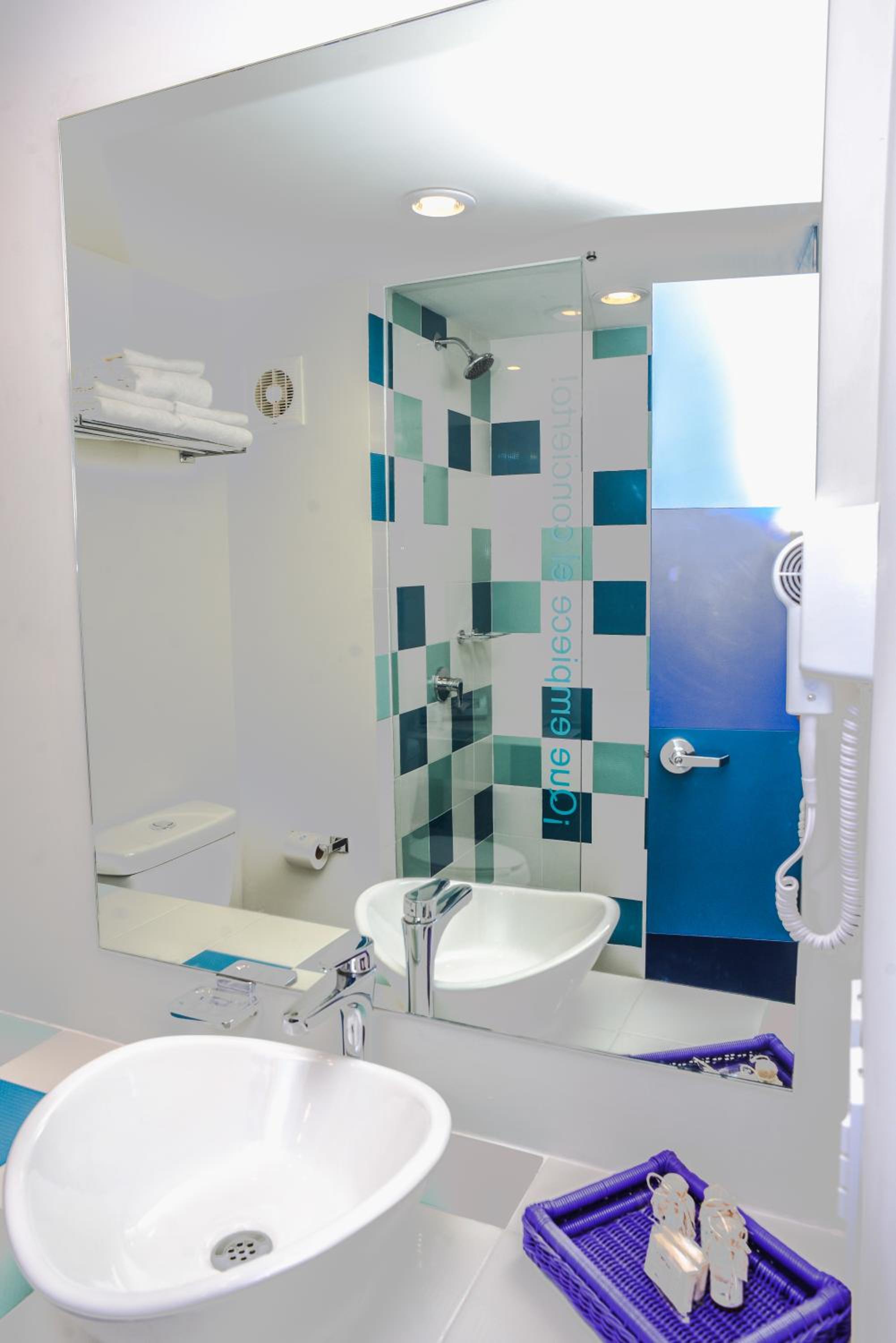 Deluxe Double Room with Side Sea View - Photo 2