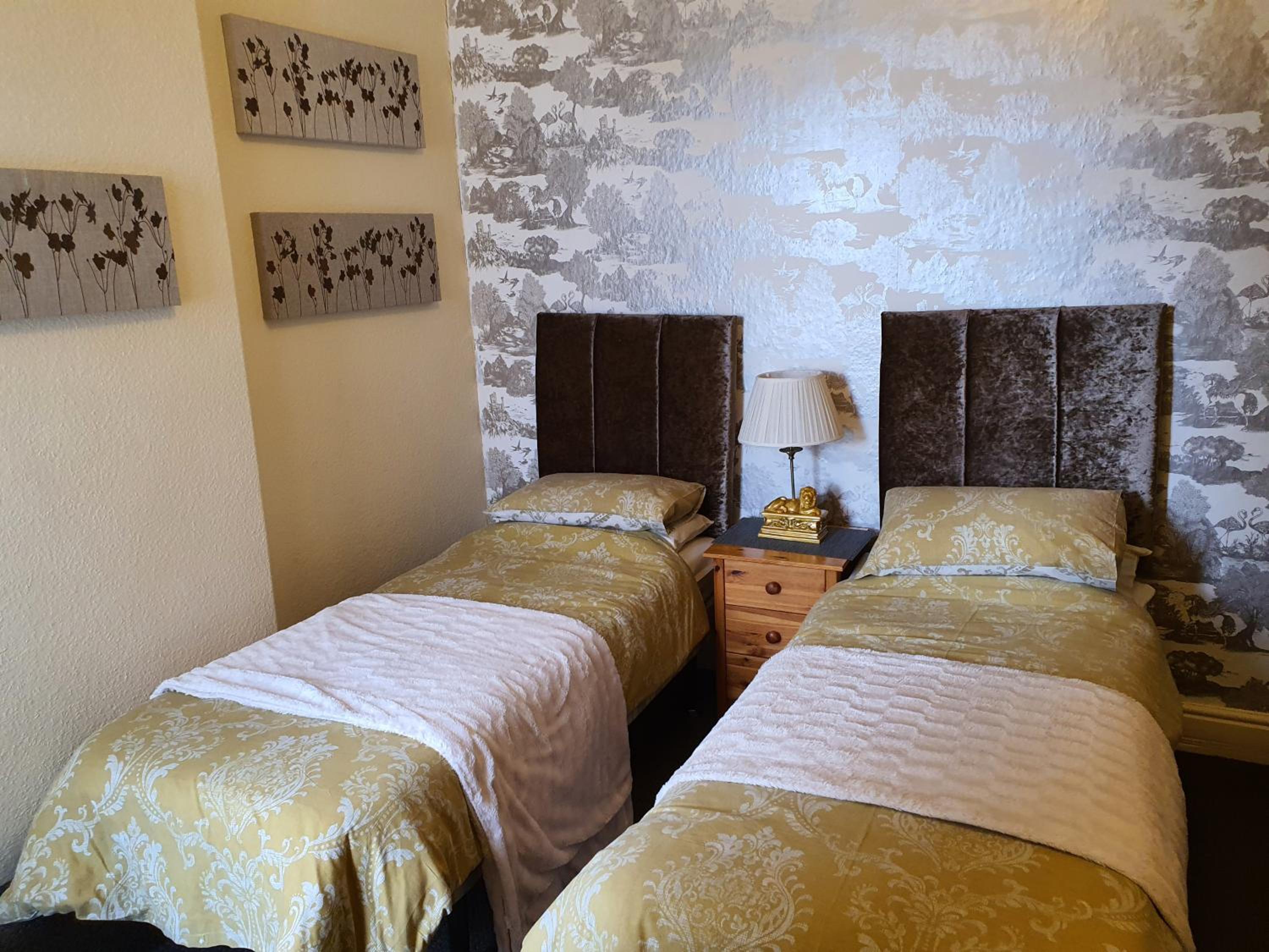 Twin Room - Photo 7