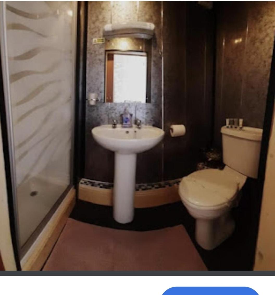 Twin Room - Photo 3