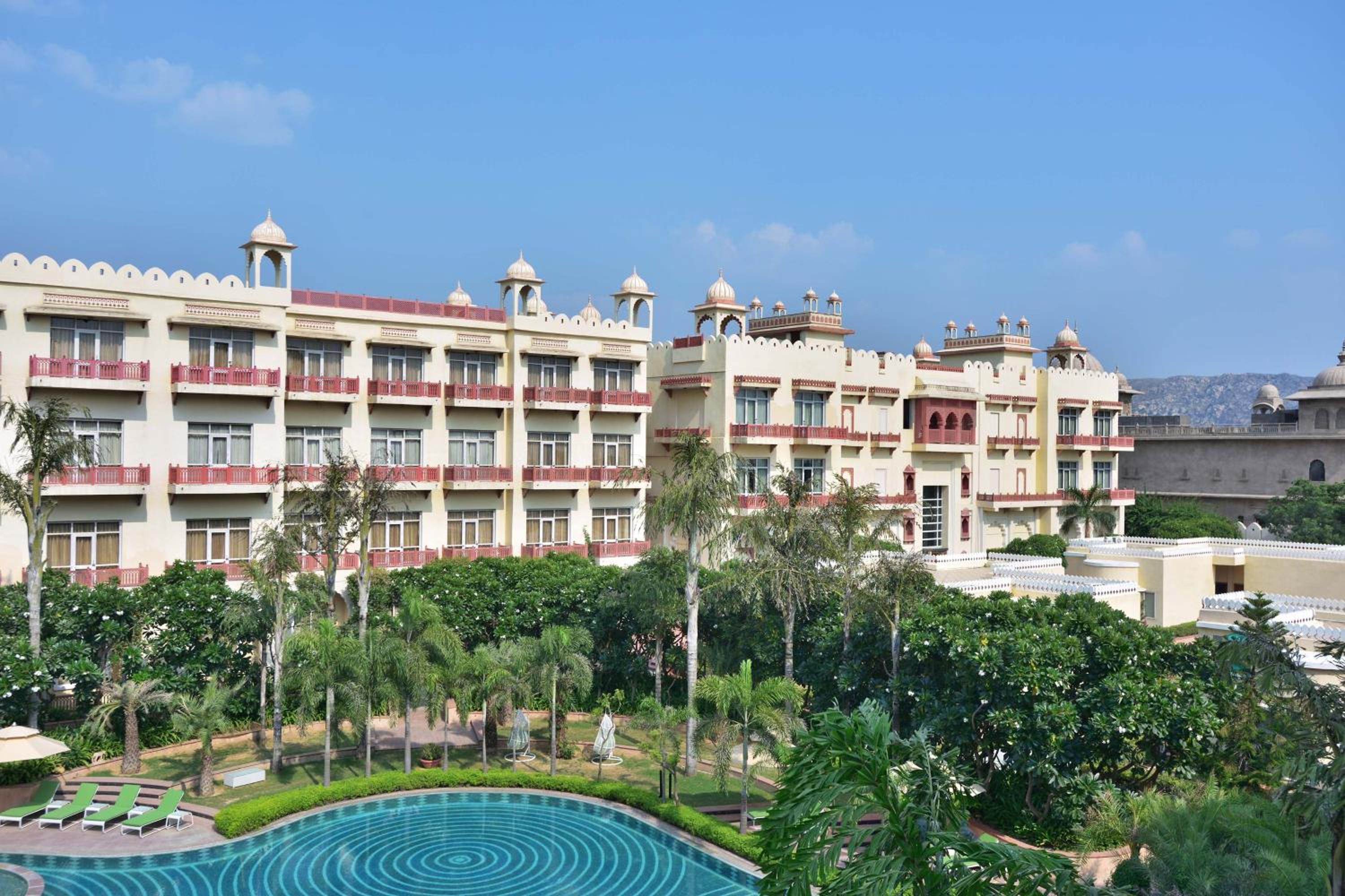 Superior Garden view with King Bed (20% discount on food and soft beverages, 20% discount on Spa,Buy 1 get 1 on select brands at Madeira bar between 4 pm - 10 pm)
