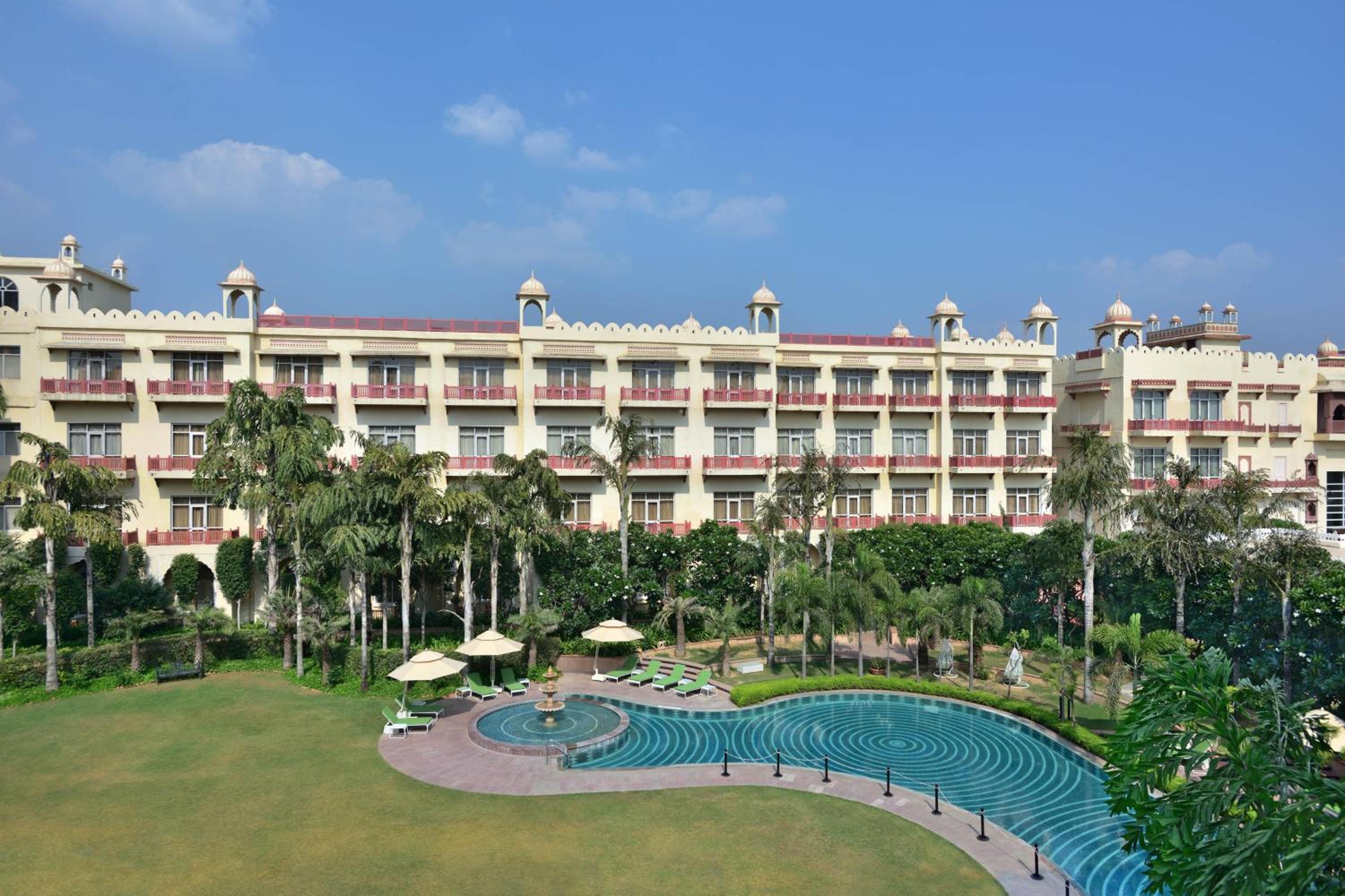 Premium, Guest room, King, Garden View(20% discount on food and soft beverages, 20% discount on Spa,Buy 1 get 1 on select brands at Madeira bar between 4 pm - 10 pm)
