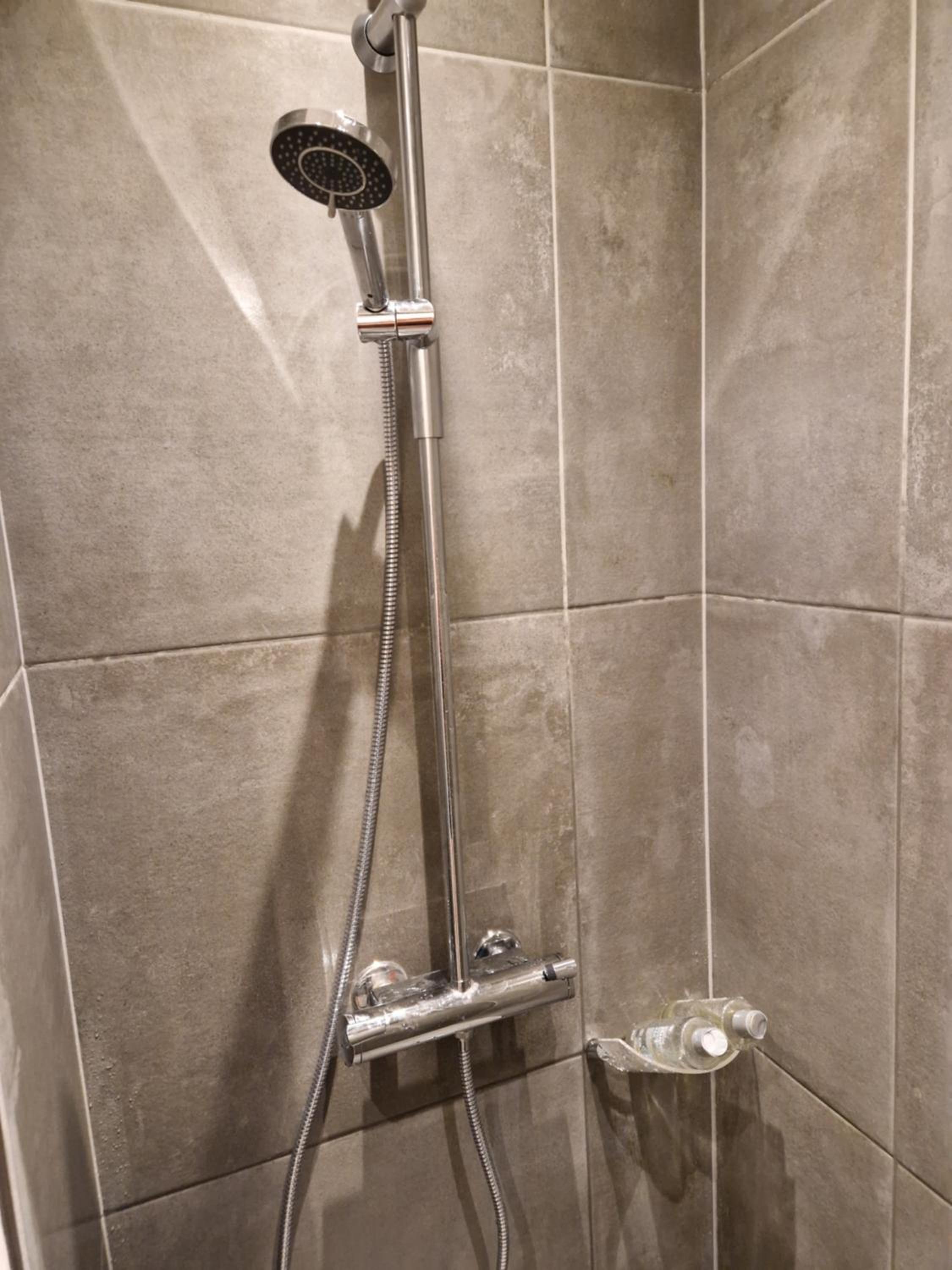 Deluxe Double or Twin Room - Photo 6