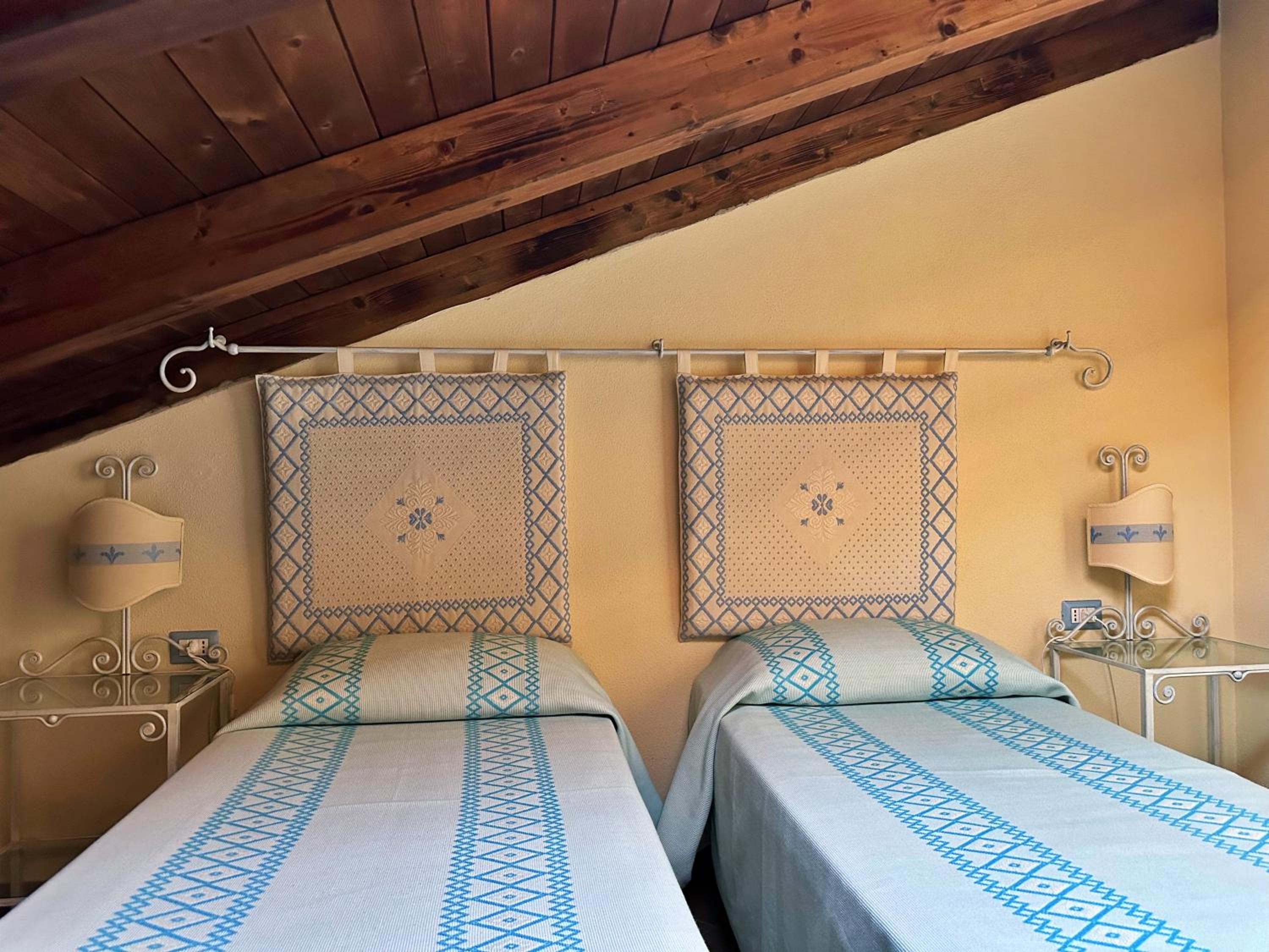 Classic Quadruple Room - Photo 16