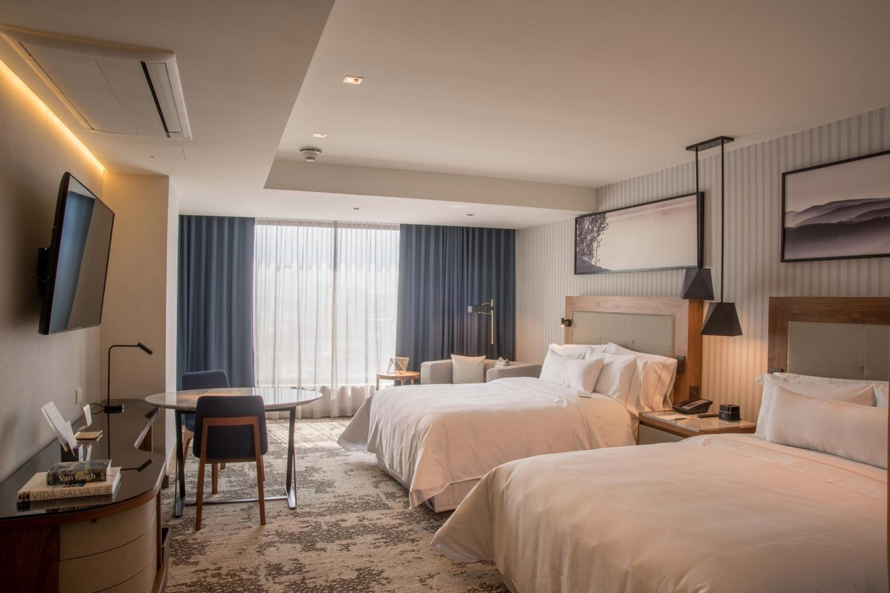 Deluxe Room, 2 Queen thumbnail 6