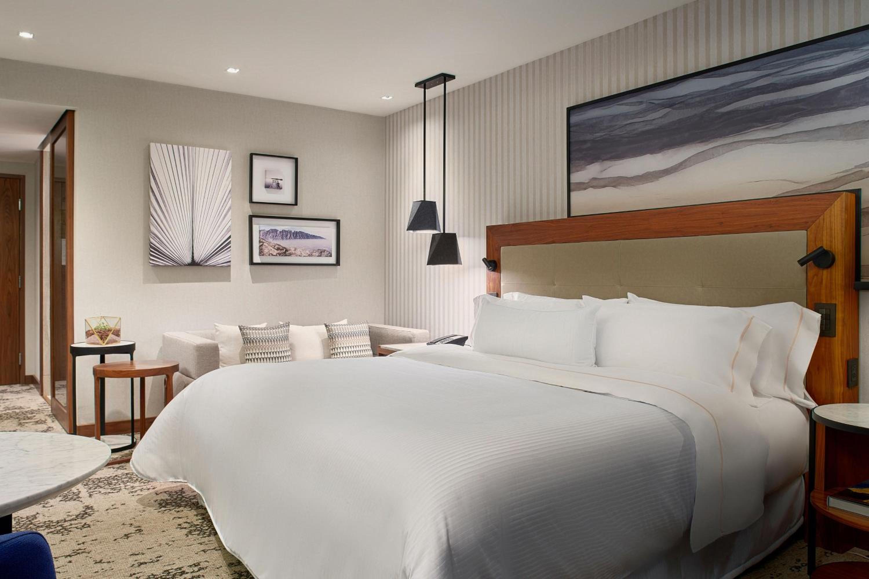 Available room thumbnail 6