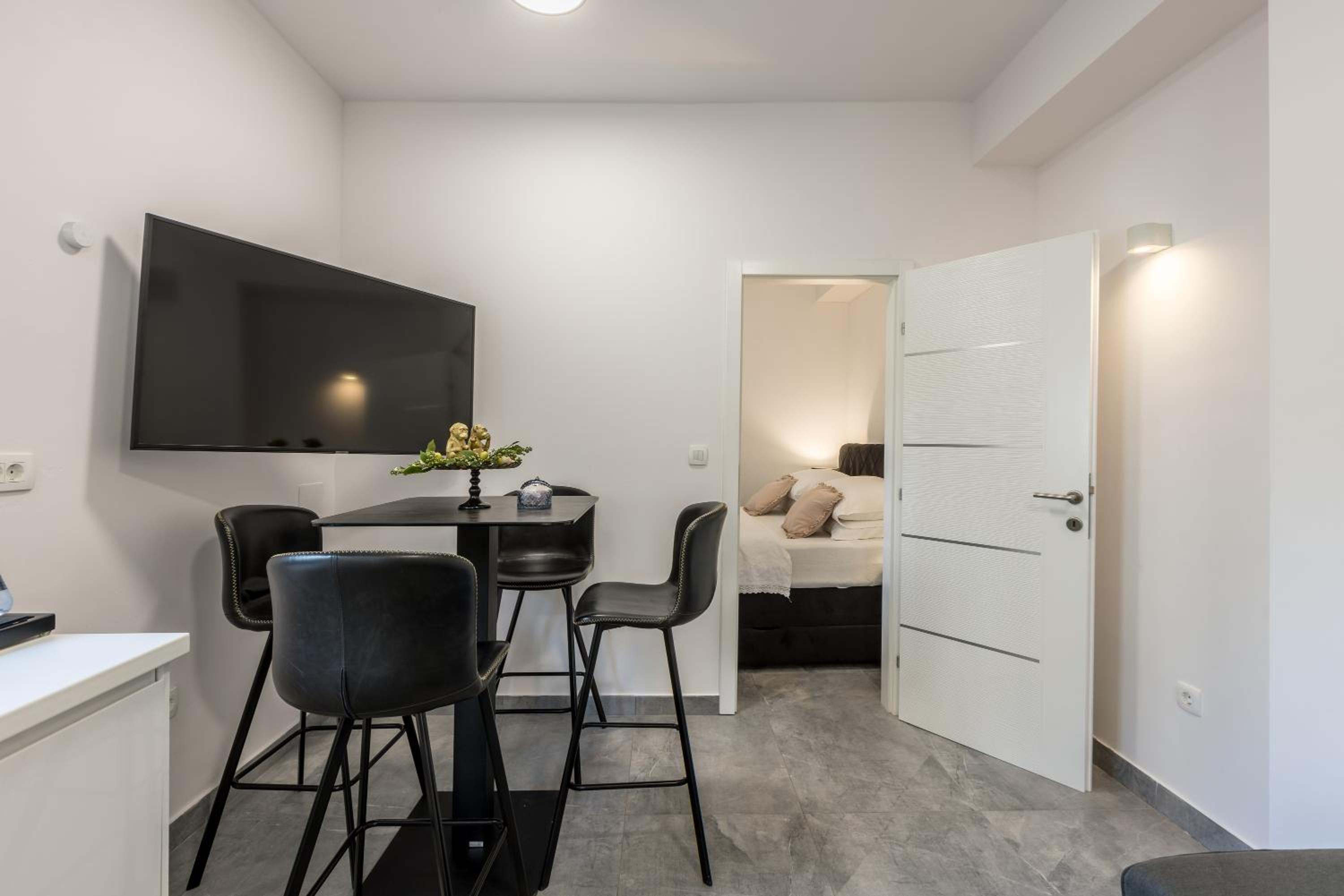 Deluxe Apartment - Photo 9