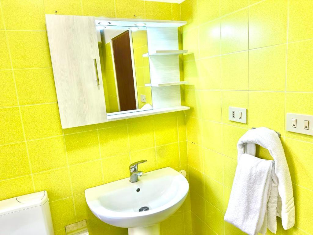 Deluxe Room (1 adult + 1 child) - Photo 2