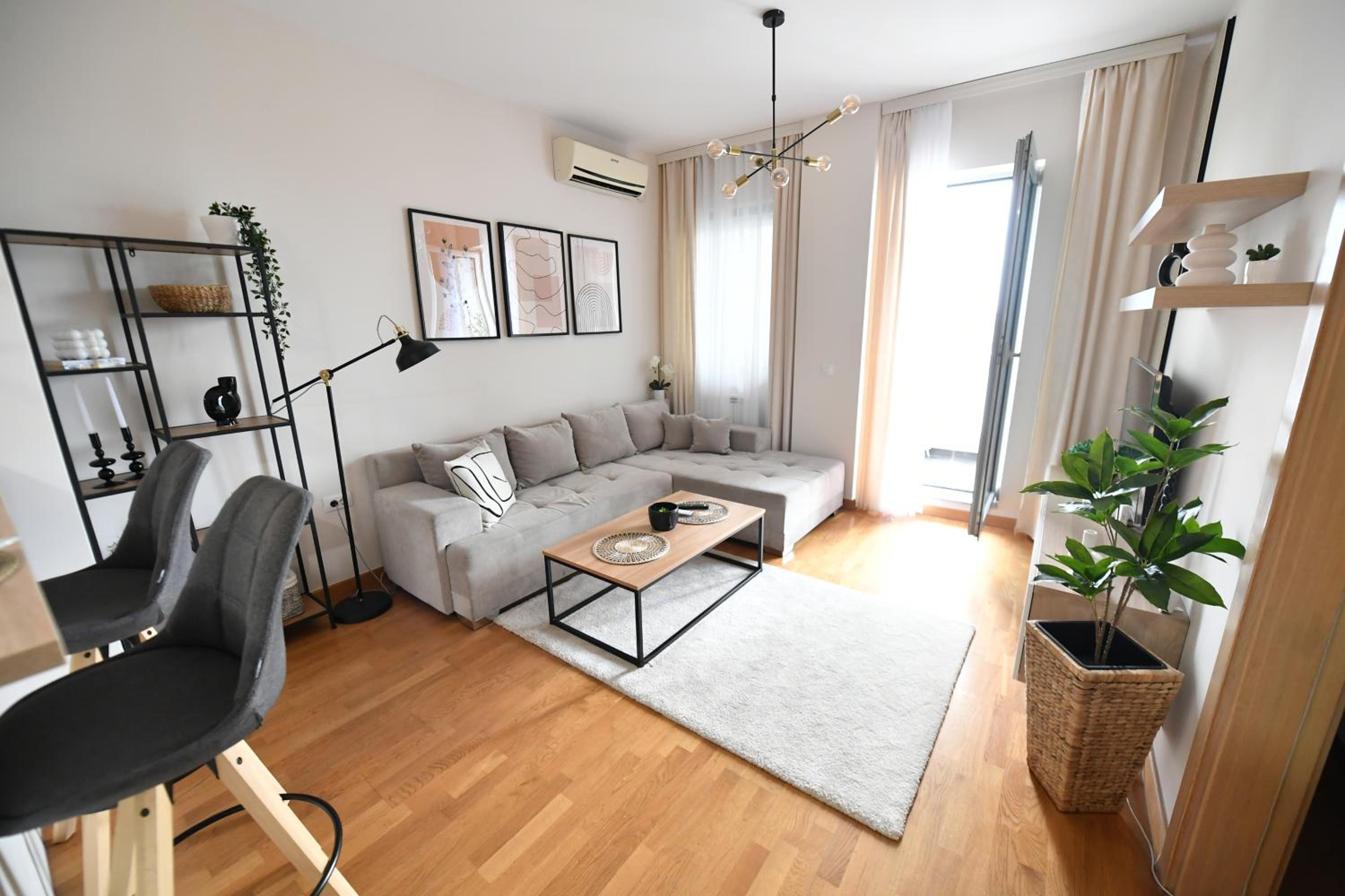 Apartment photo 1