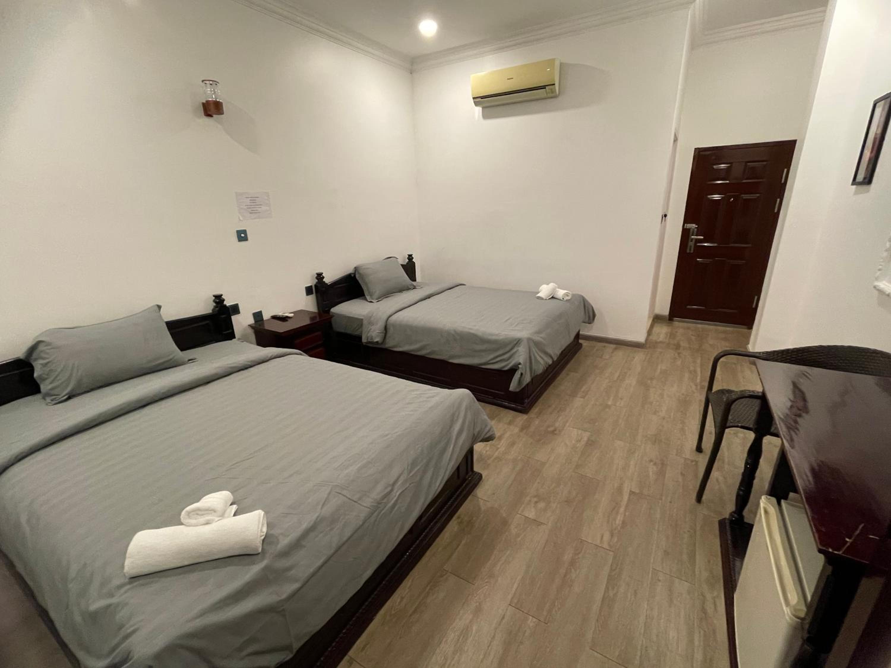 Deluxe Twin Room with City View photo 2
