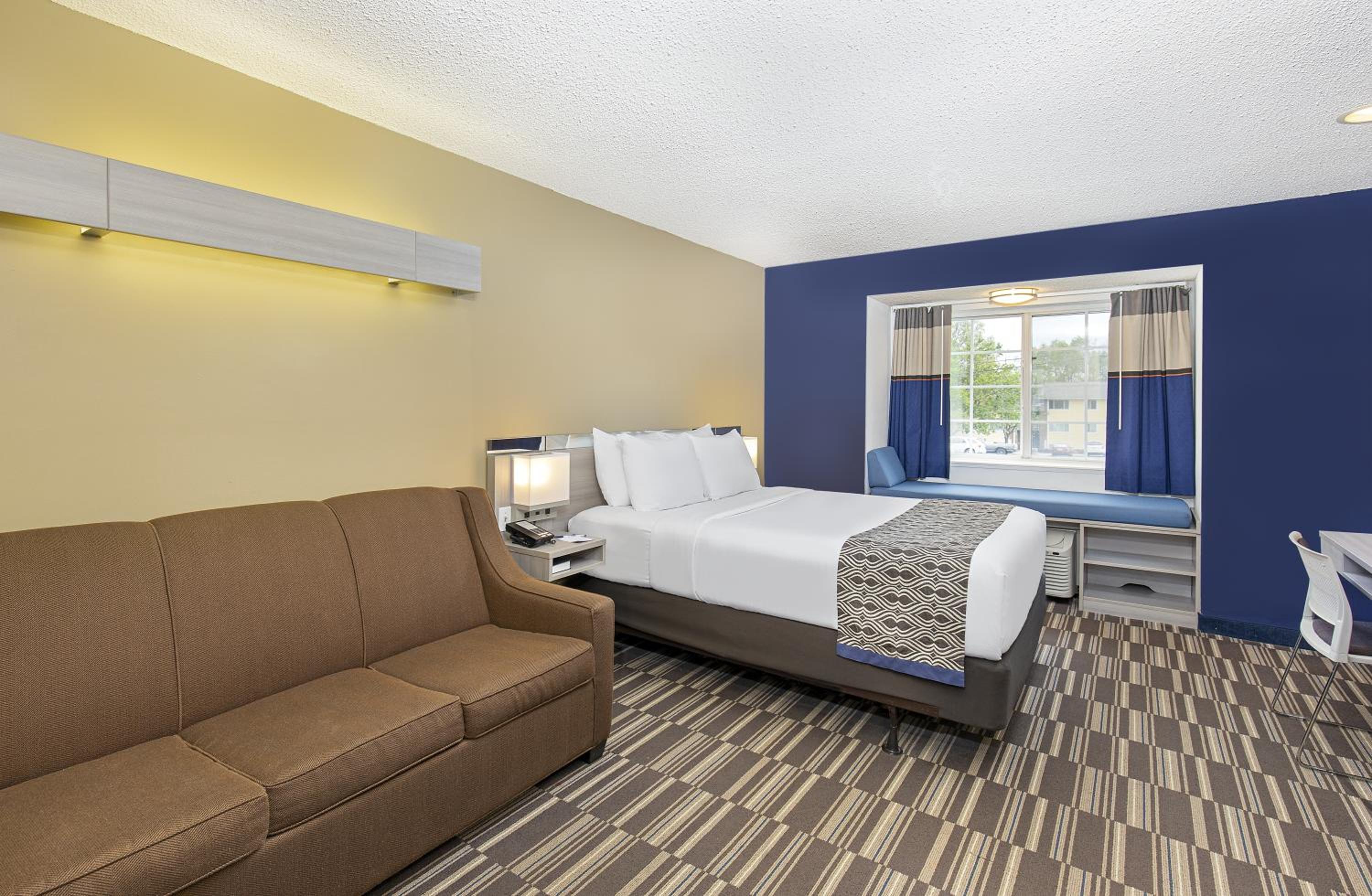Queen Suite with Sofa Bed - Mobility Accessible/Non-Smoking - Photo 1