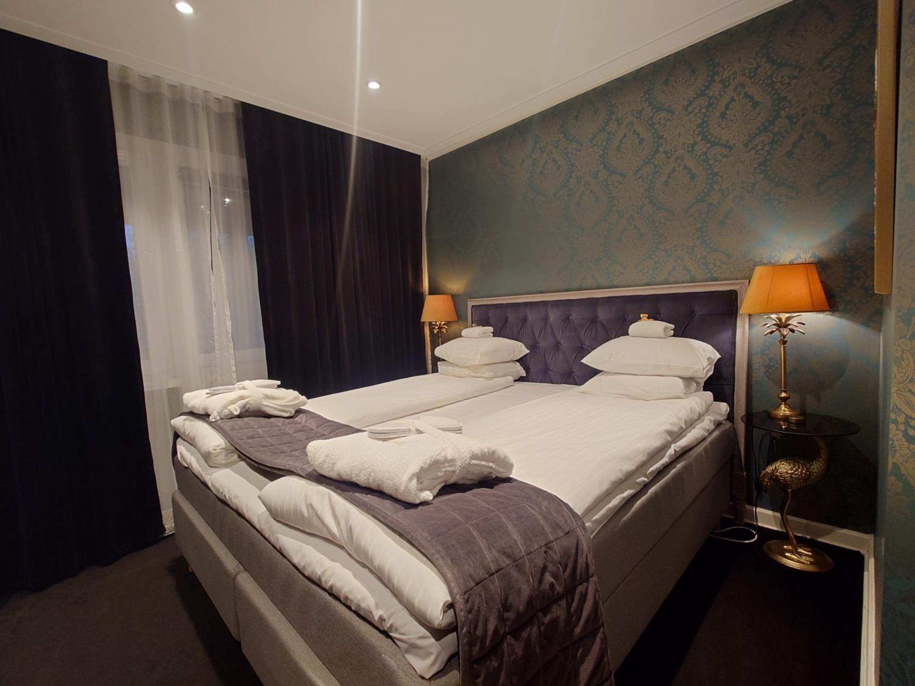 Double or Twin Room - Photo 7