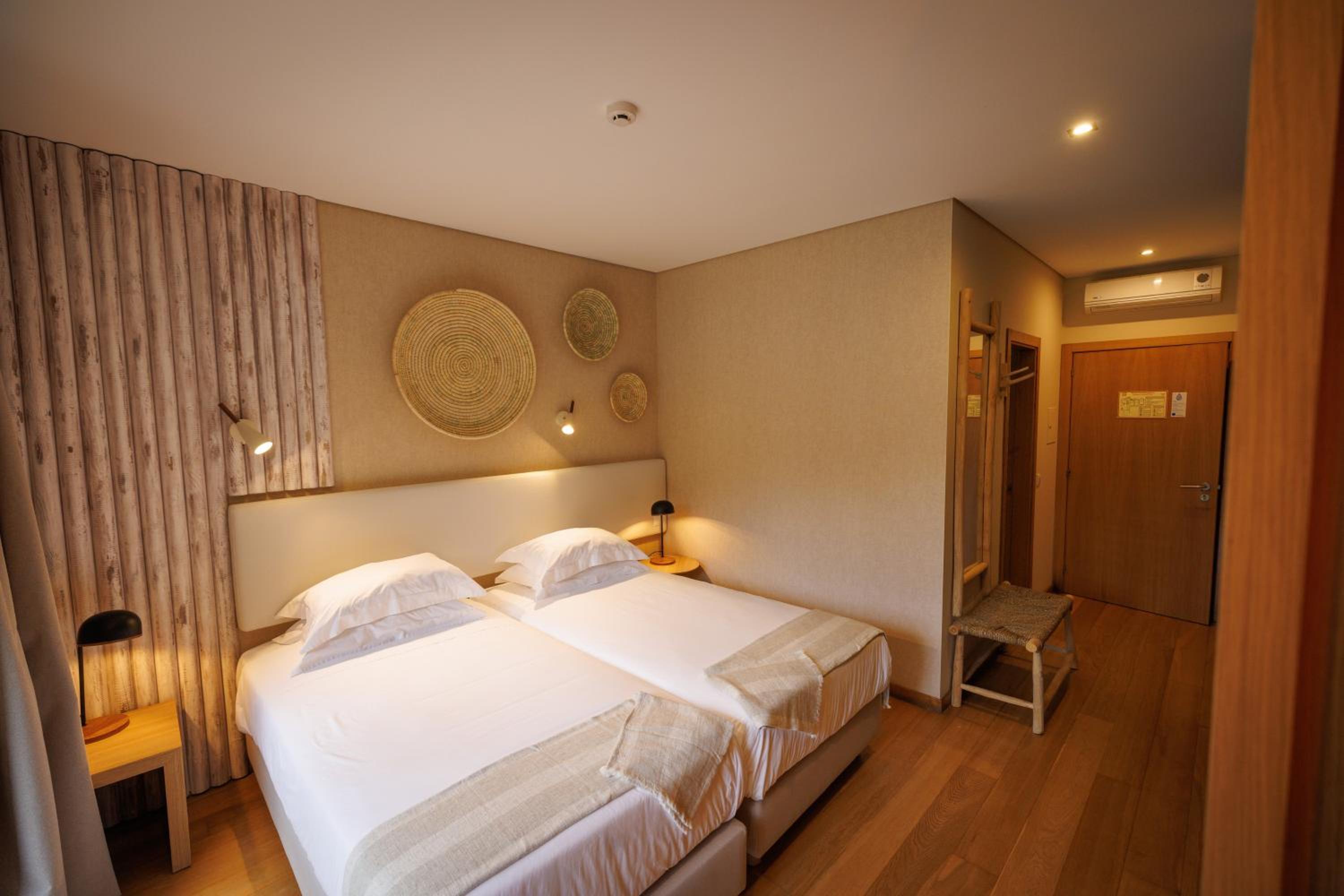 Double Room with River View - Photo 2