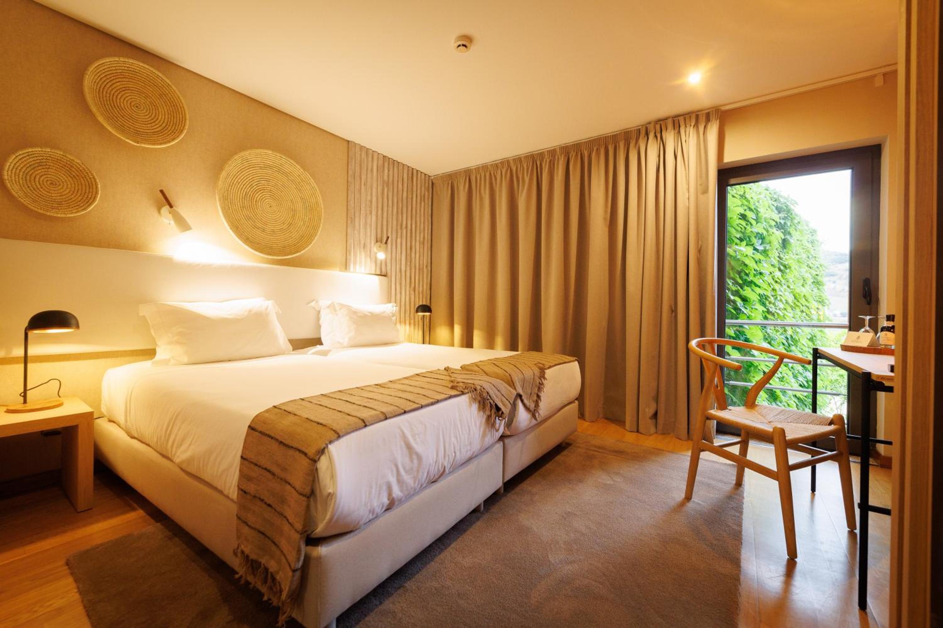 Double Room with River View - Photo 1