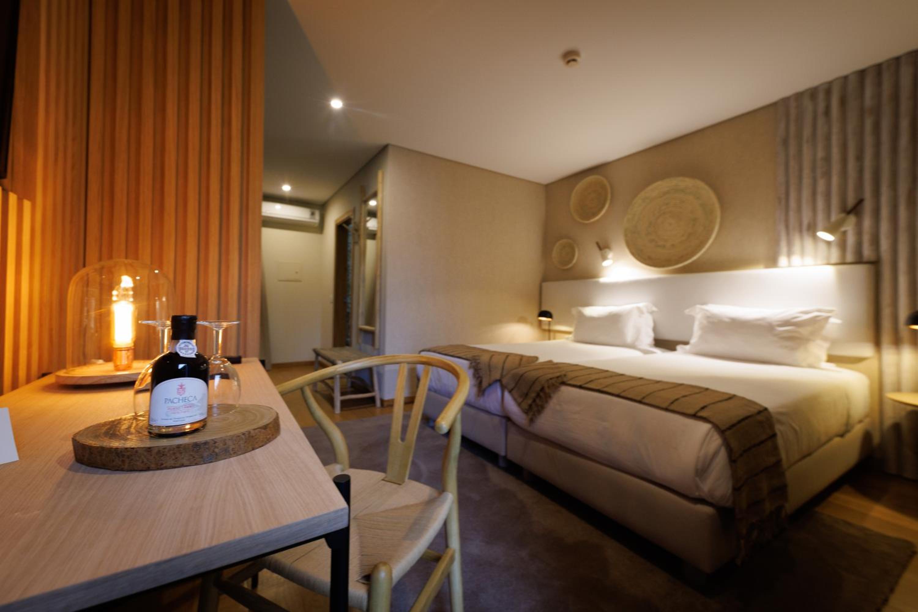 Double Room with River View - Photo 9