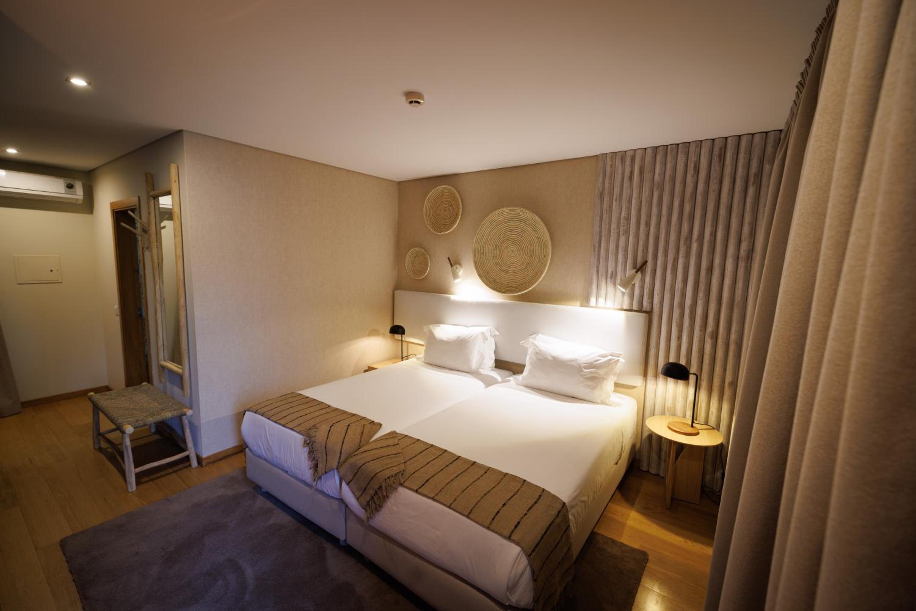 Double Room with River View - Photo 10