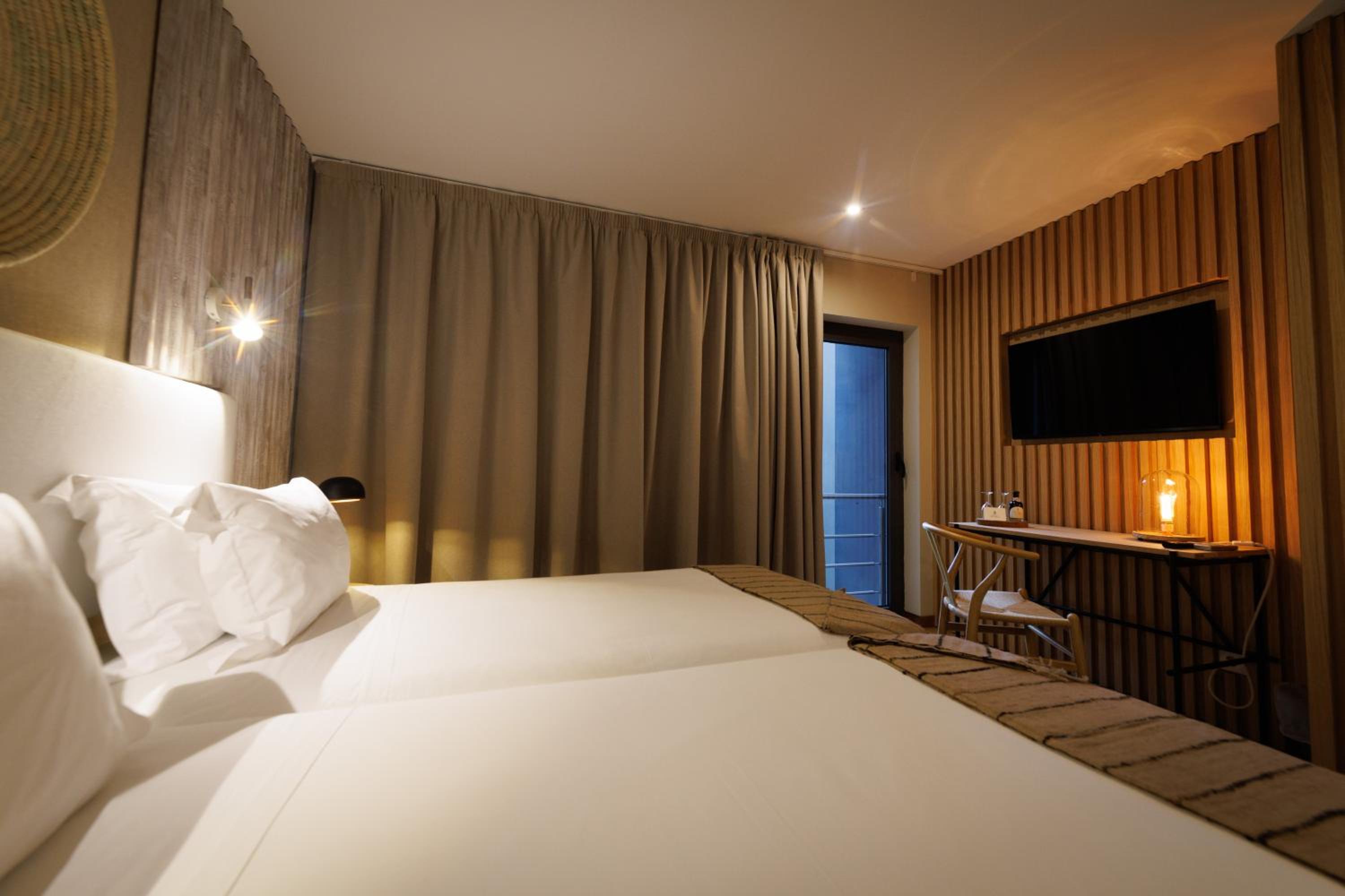 Twin Room - Photo 2