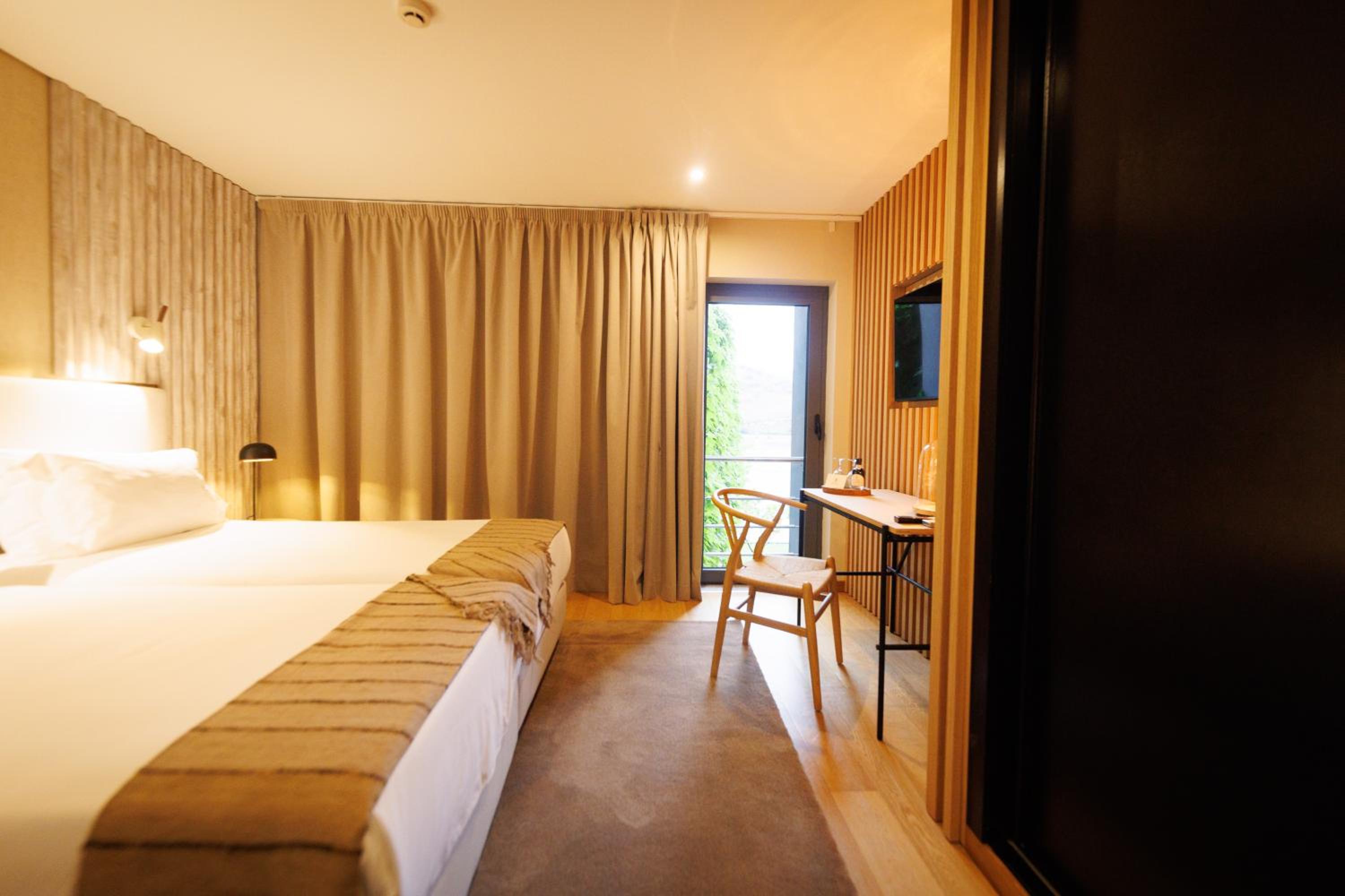 Double Room with River View - Photo 5