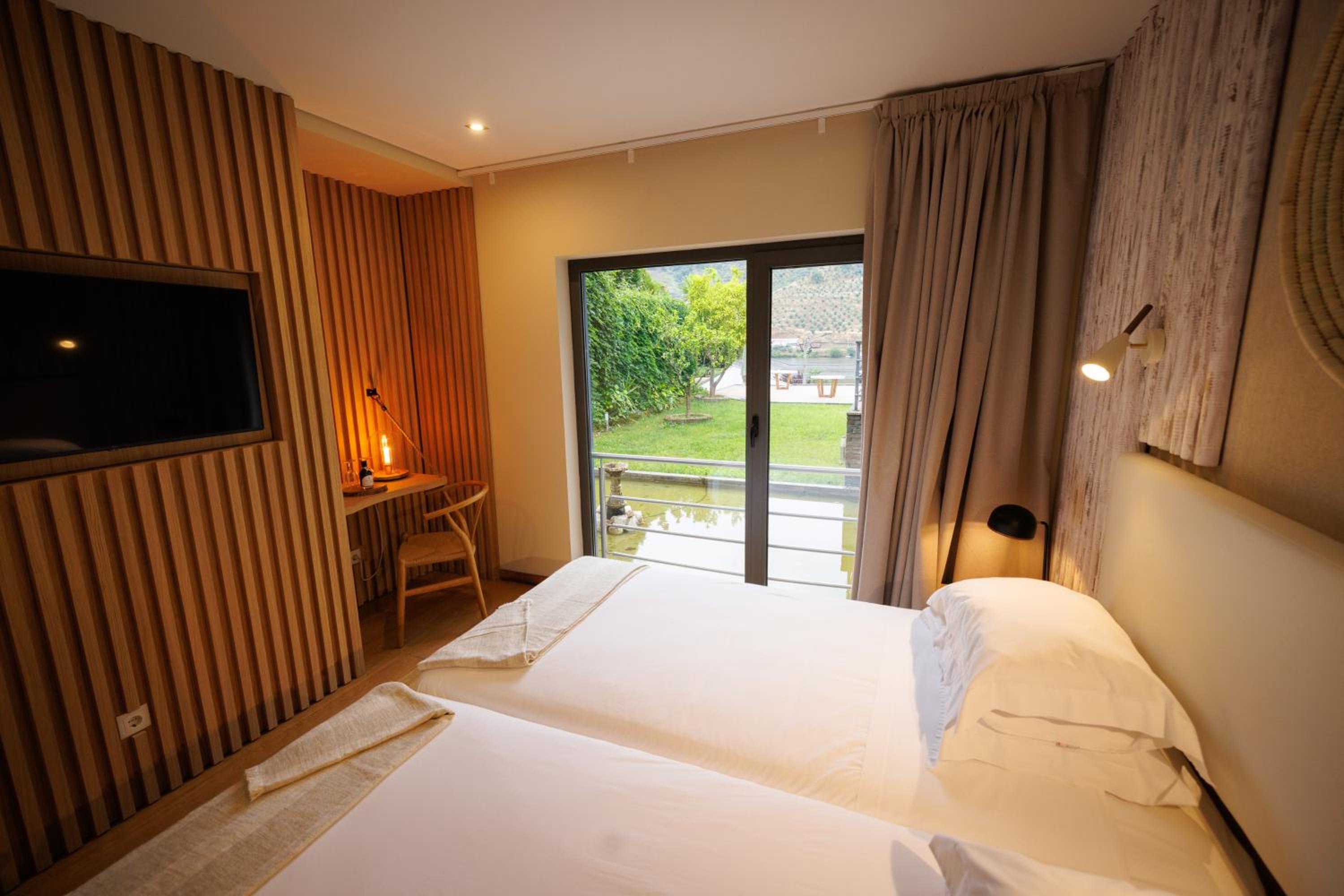 Twin Room - Photo 3