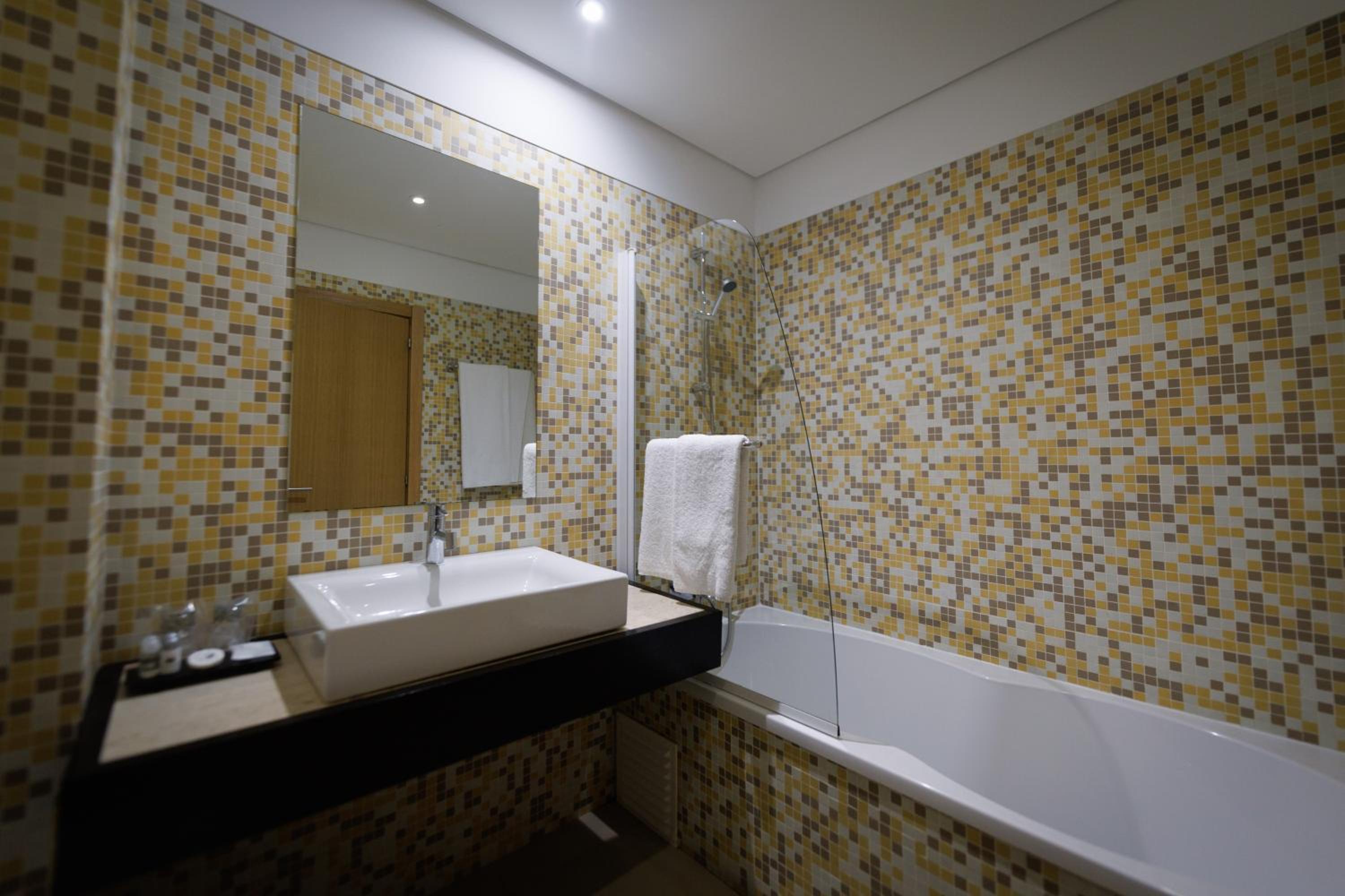 Double Room with River View - Photo 7