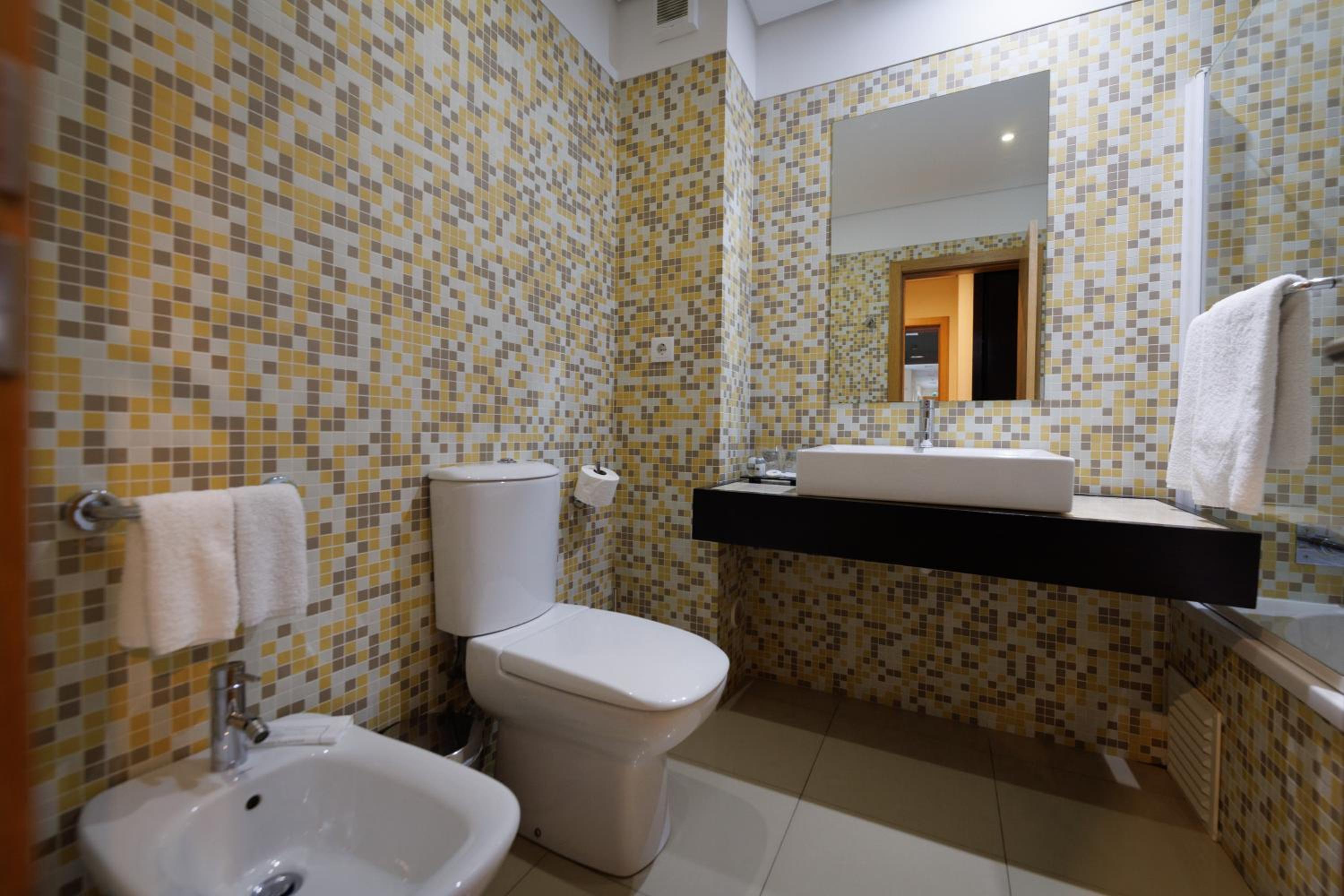 Double Room with River View - Photo 8