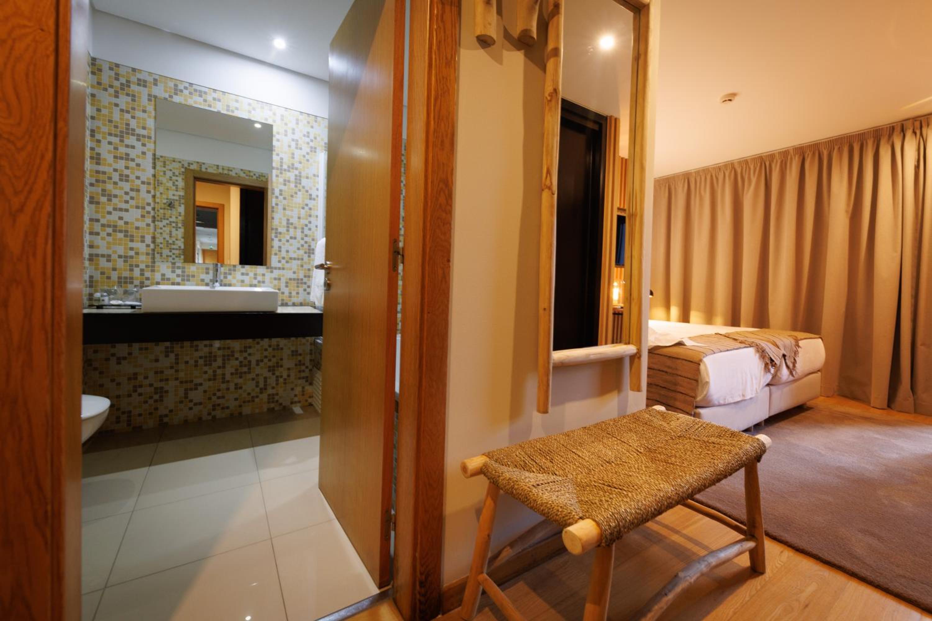 Double Room with River View - Photo 6