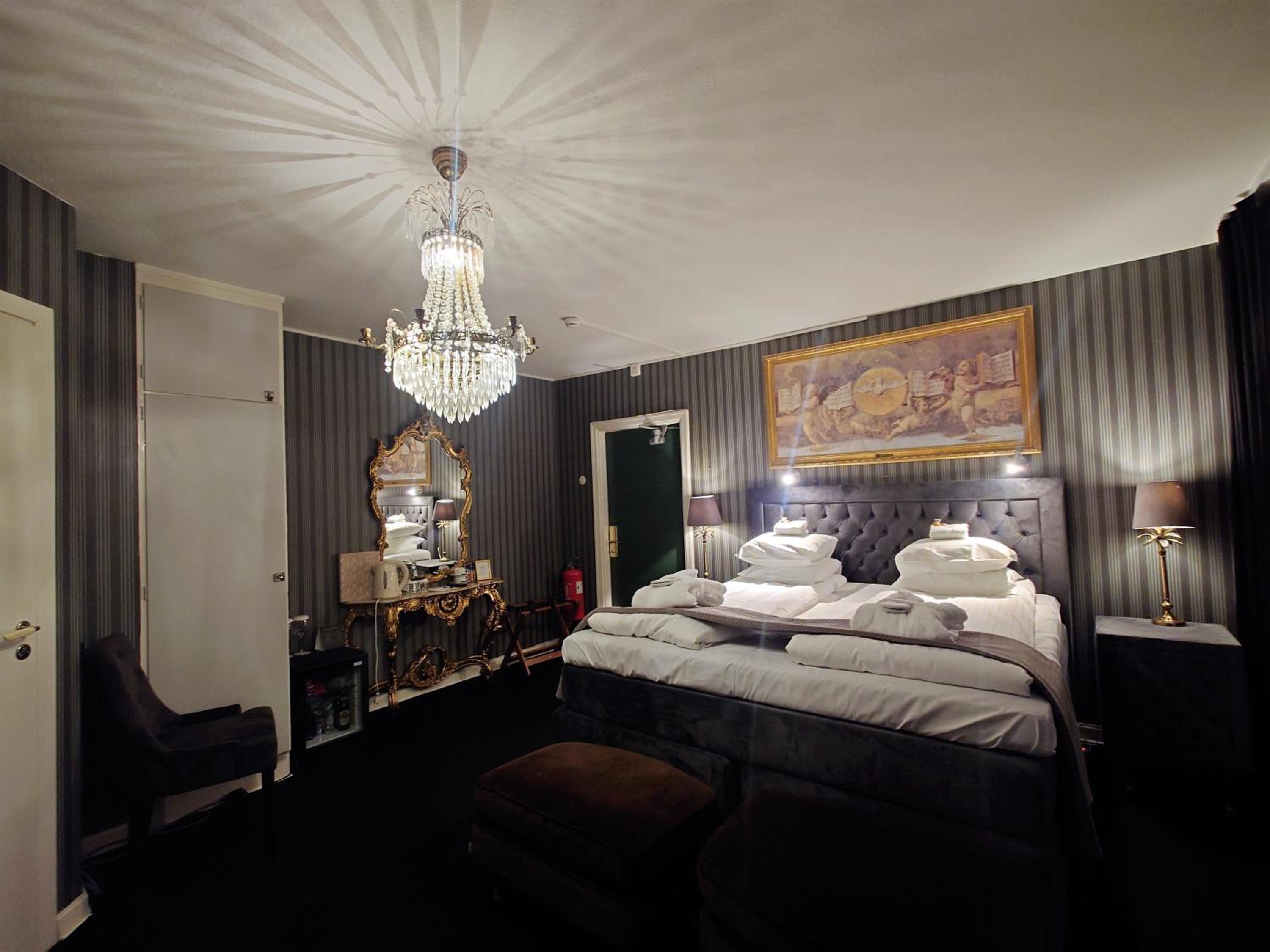 Family Room - Photo 2