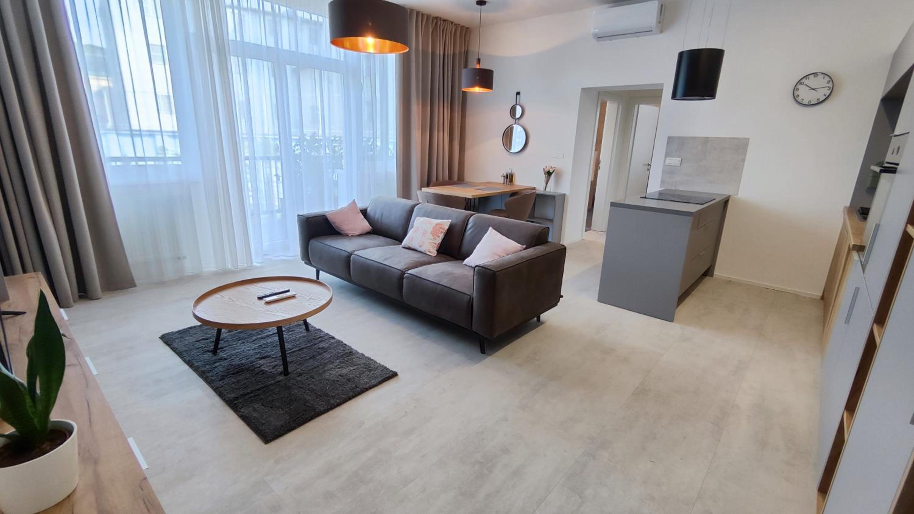 Deluxe Comfort Suite - Photo 1