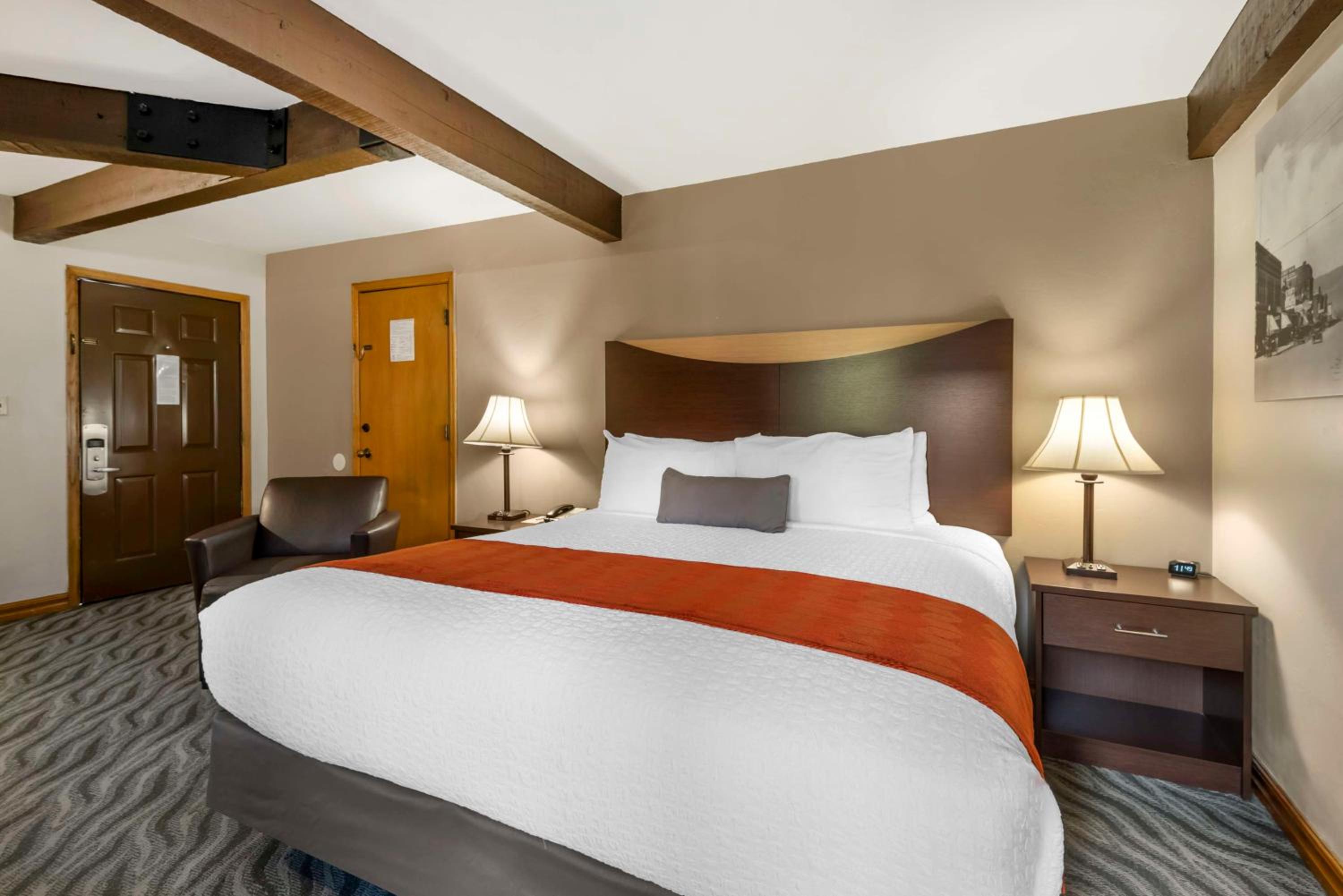 King Room - Non-Smoking - Photo 4